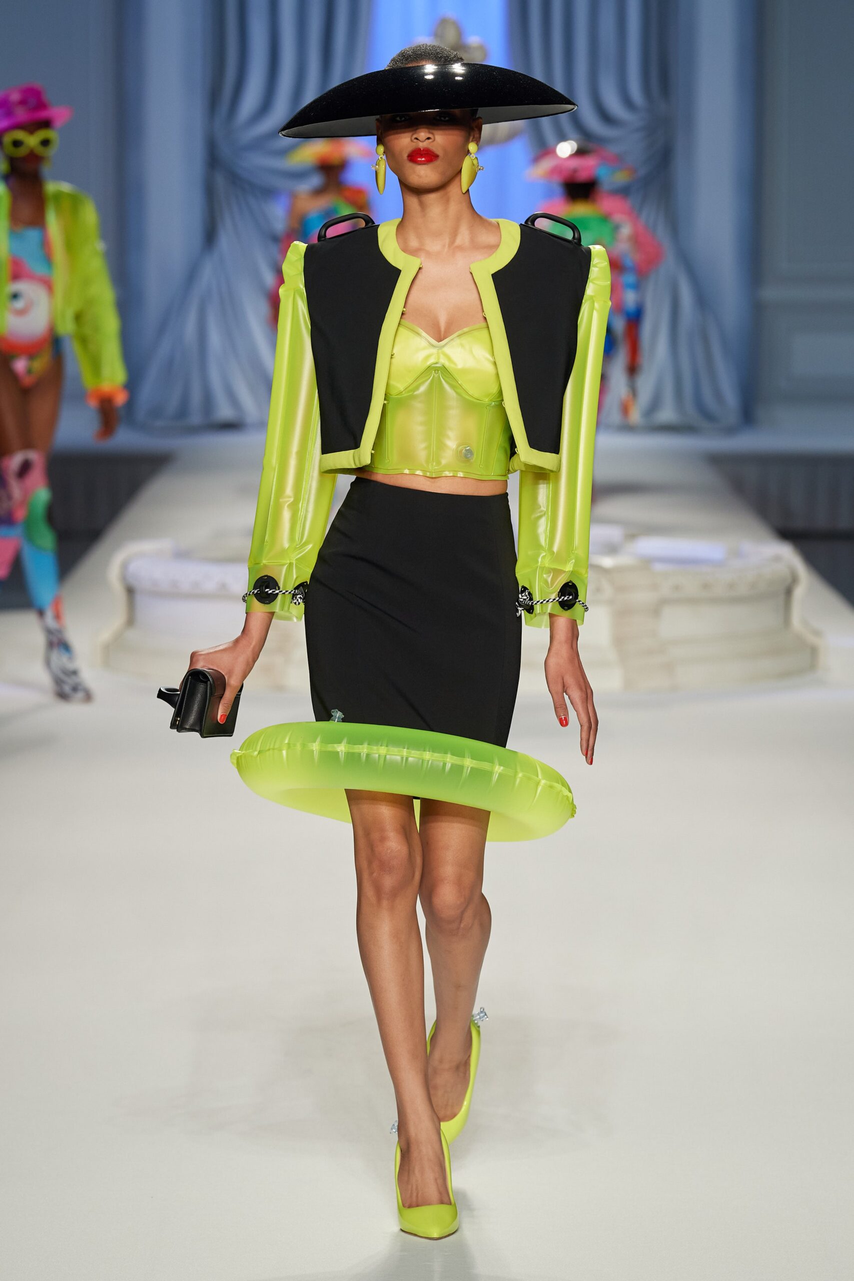 Moschino S/S 23 Look 43