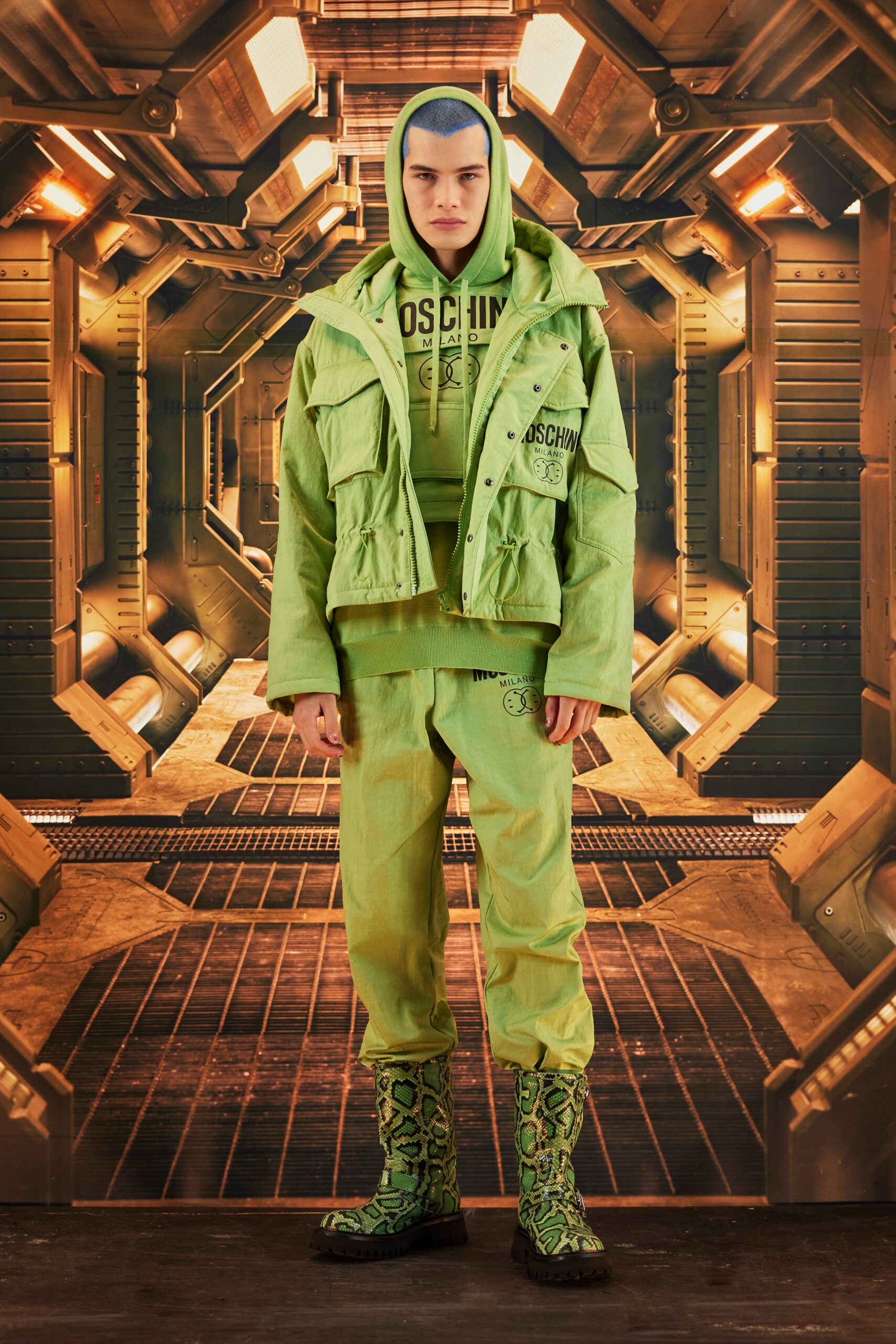 Moschino F/W 22 Look 44