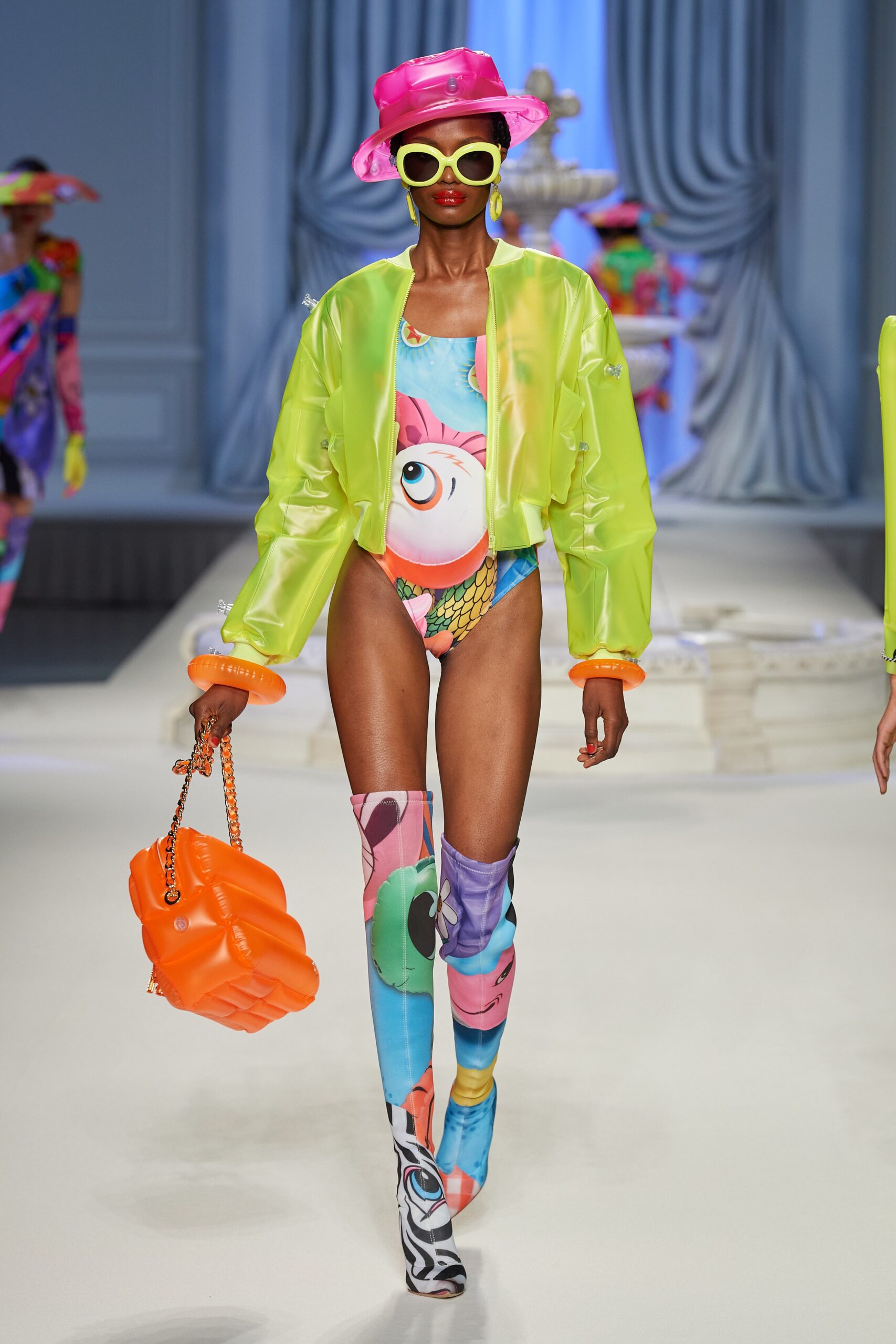 Moschino S/S 23 Look 44