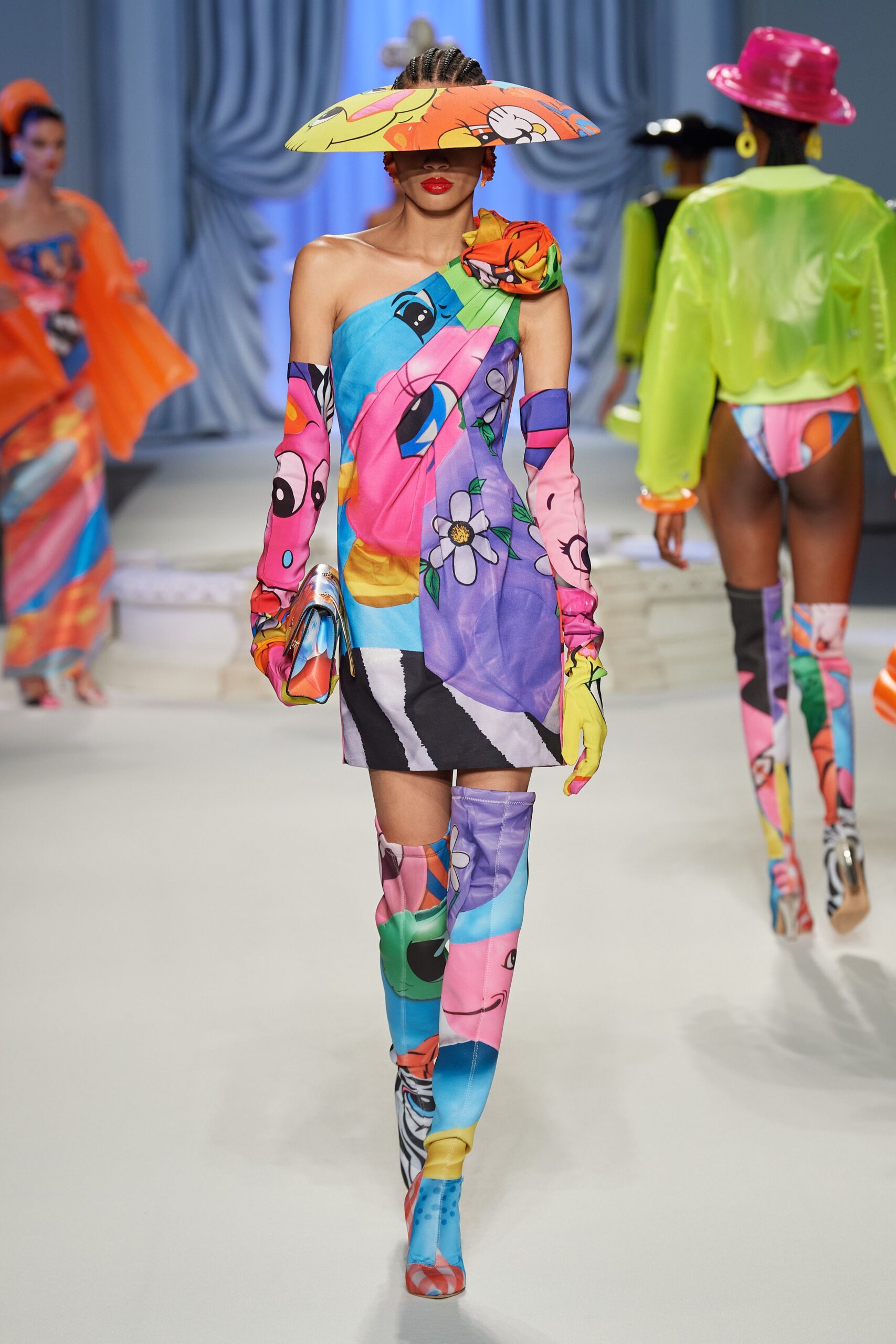 Moschino S/S 23 Look 45