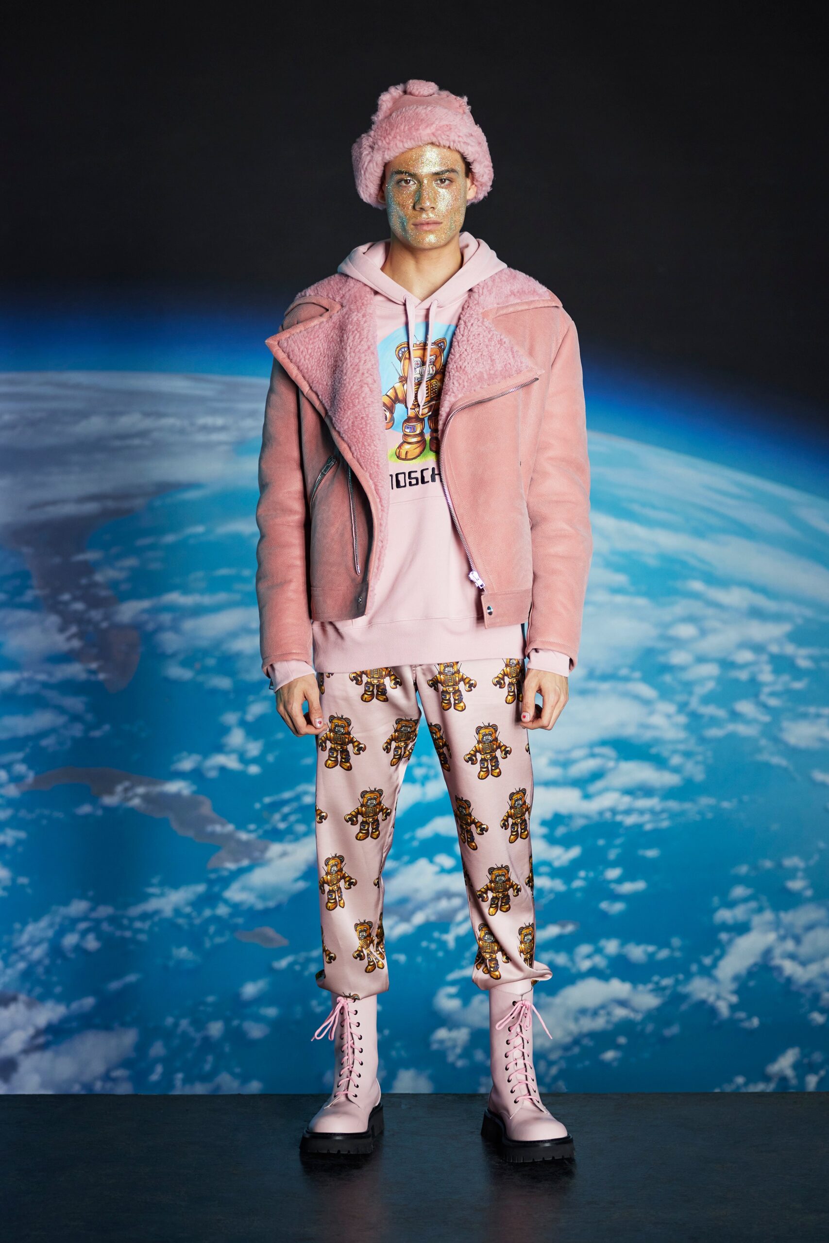 Moschino F/W 22 Look 46
