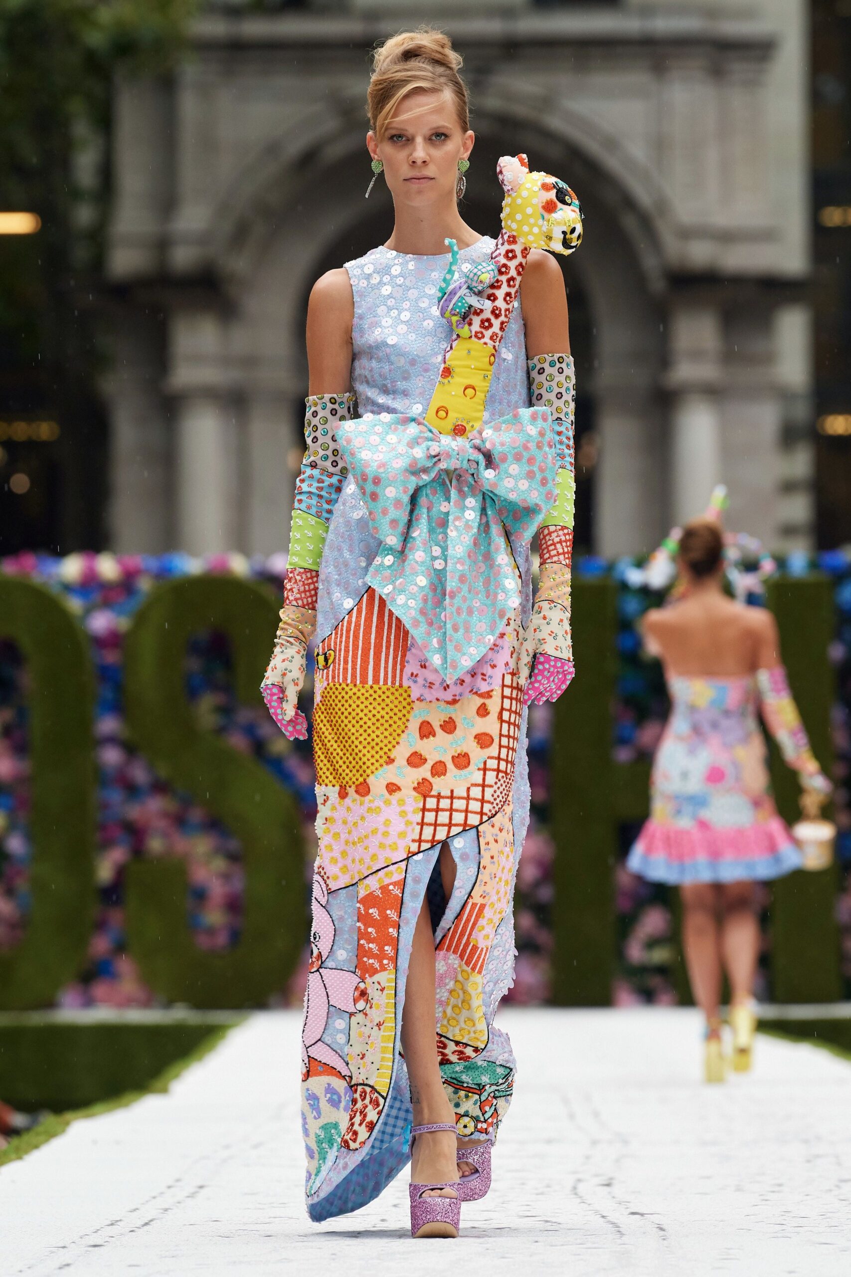 Moschino S/S 22 Look 46