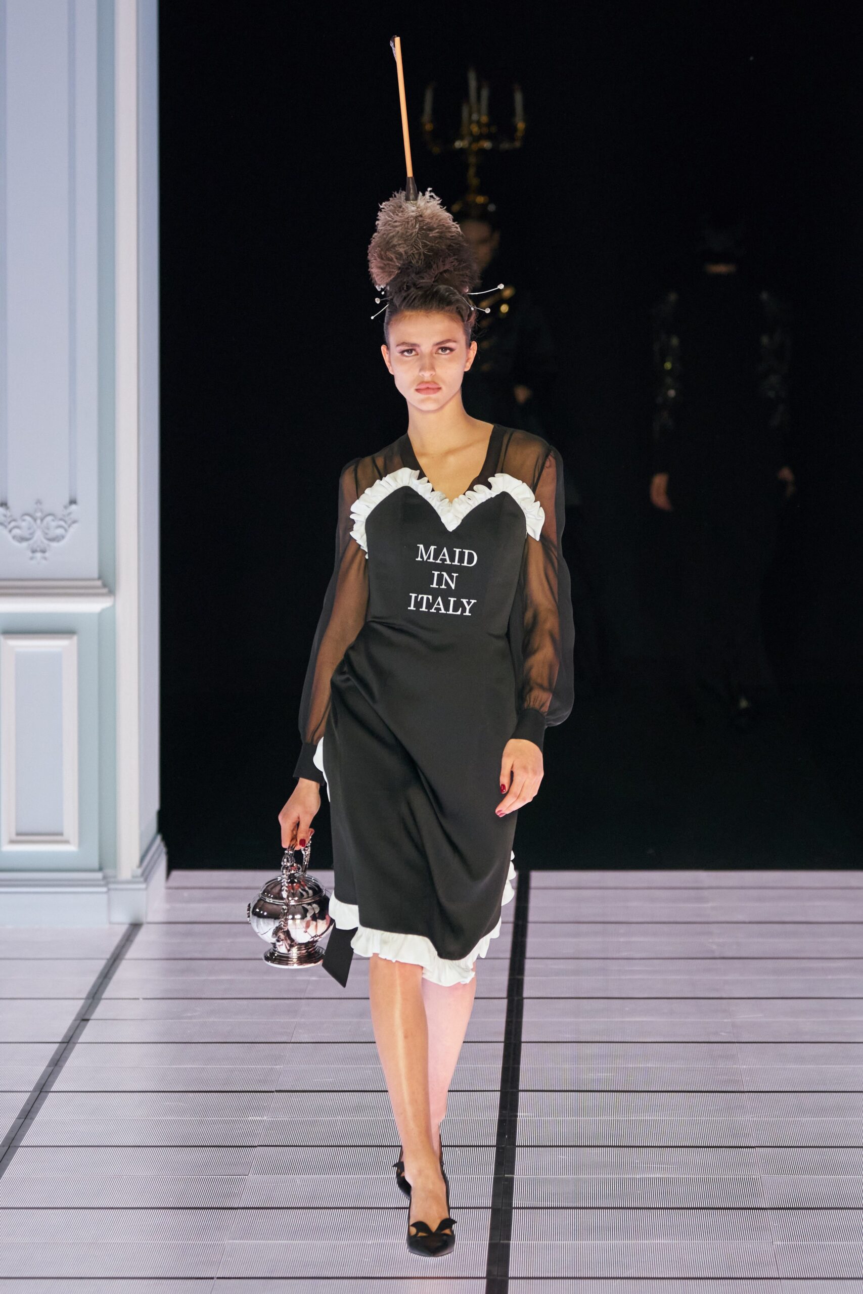 Moschino F/W 22 Look 46