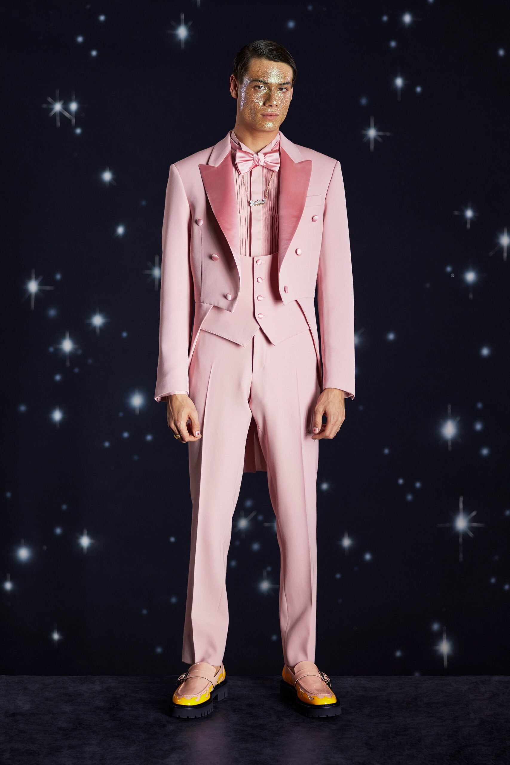 Moschino F/W 22 Look 48