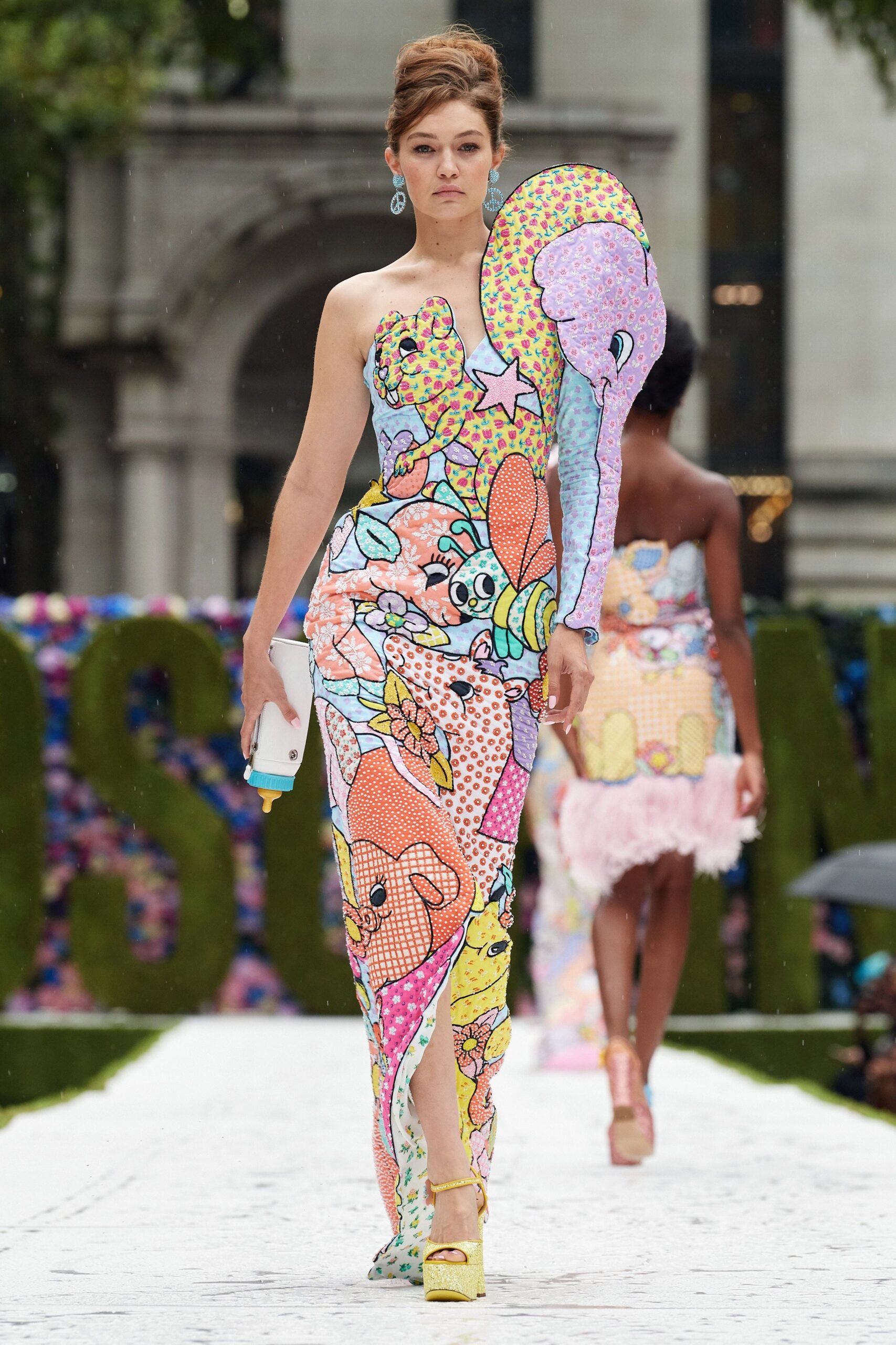 Moschino S/S 22 Look 49