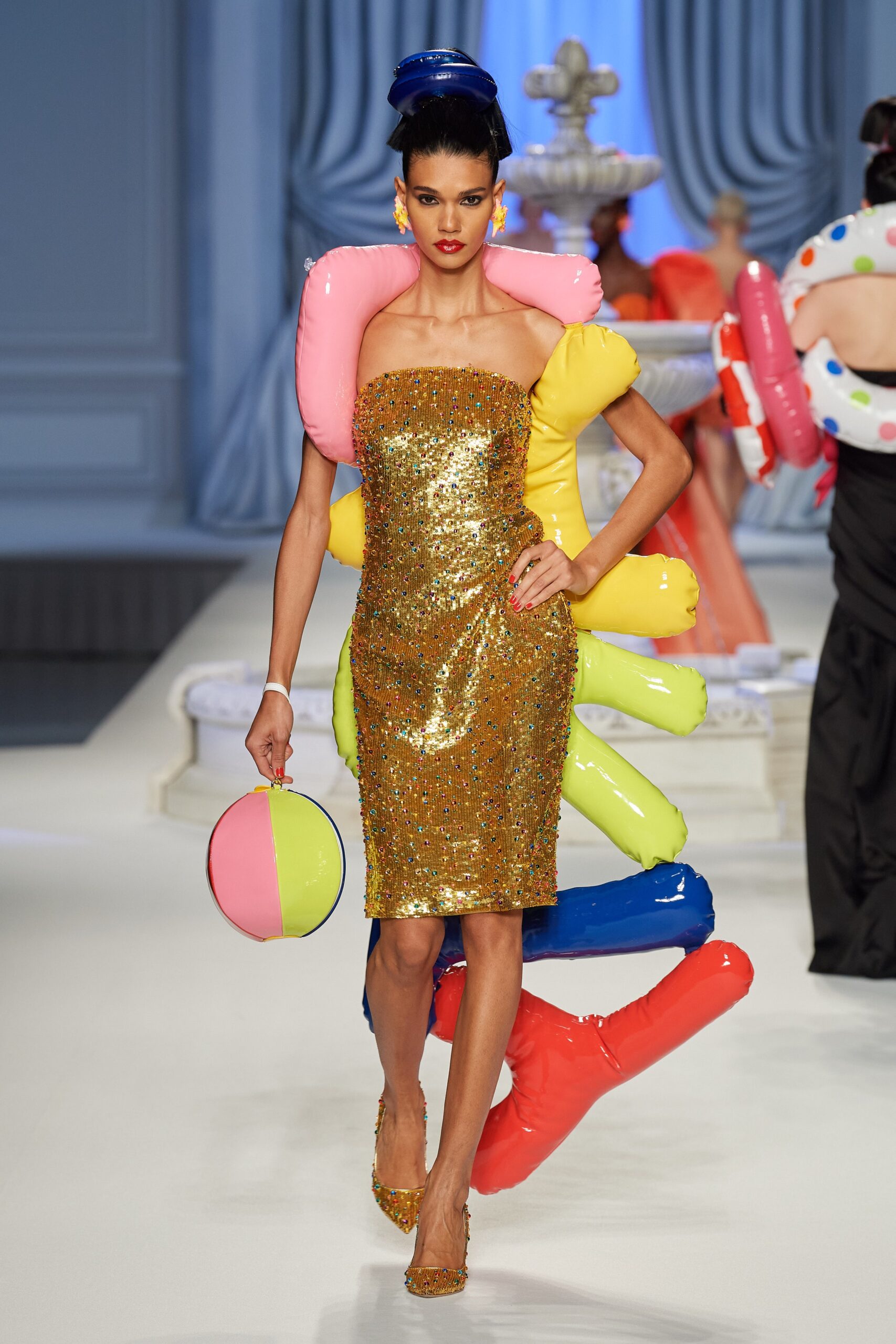 Moschino S/S 23 Look 52