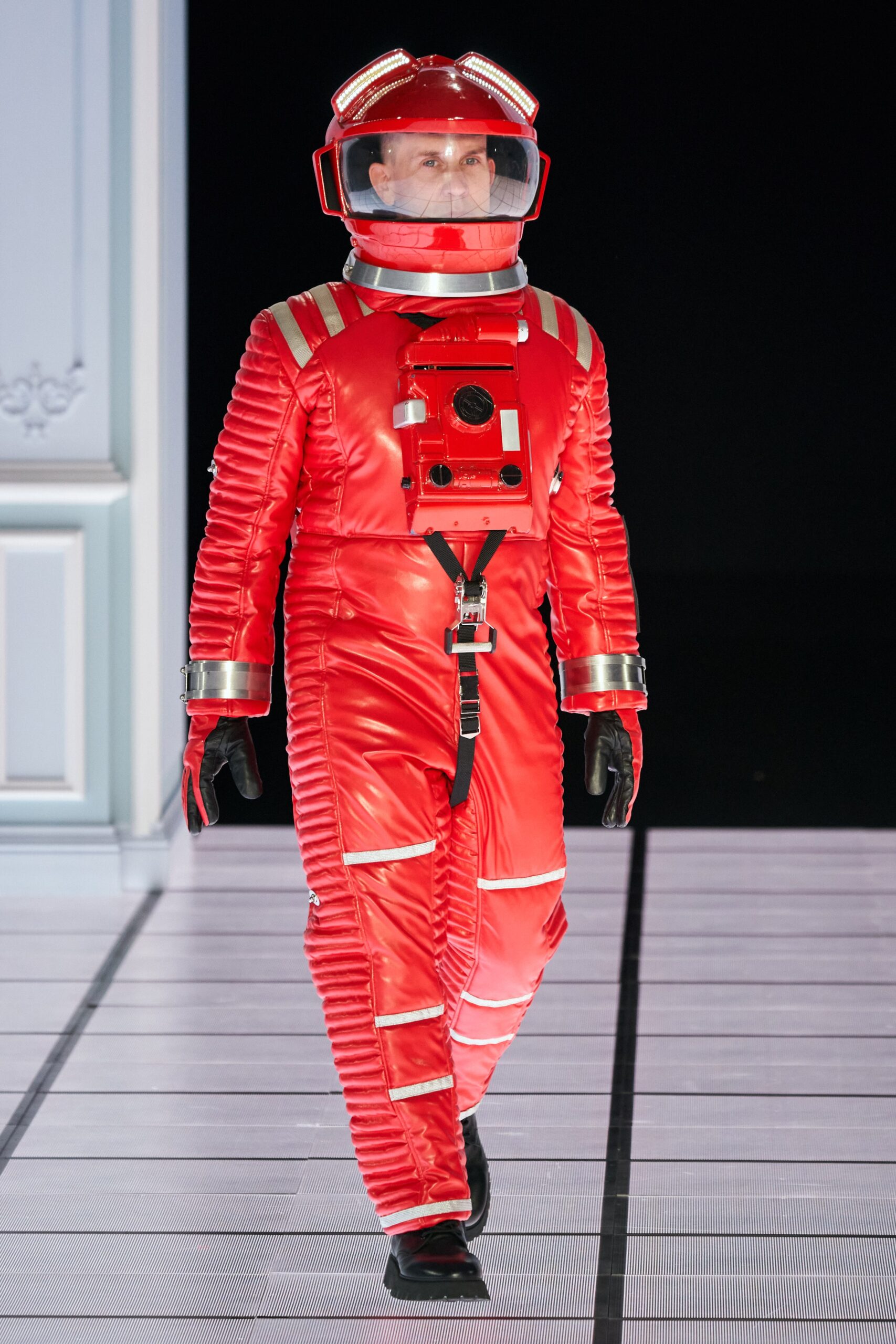 Moschino F/W 22 Look 59