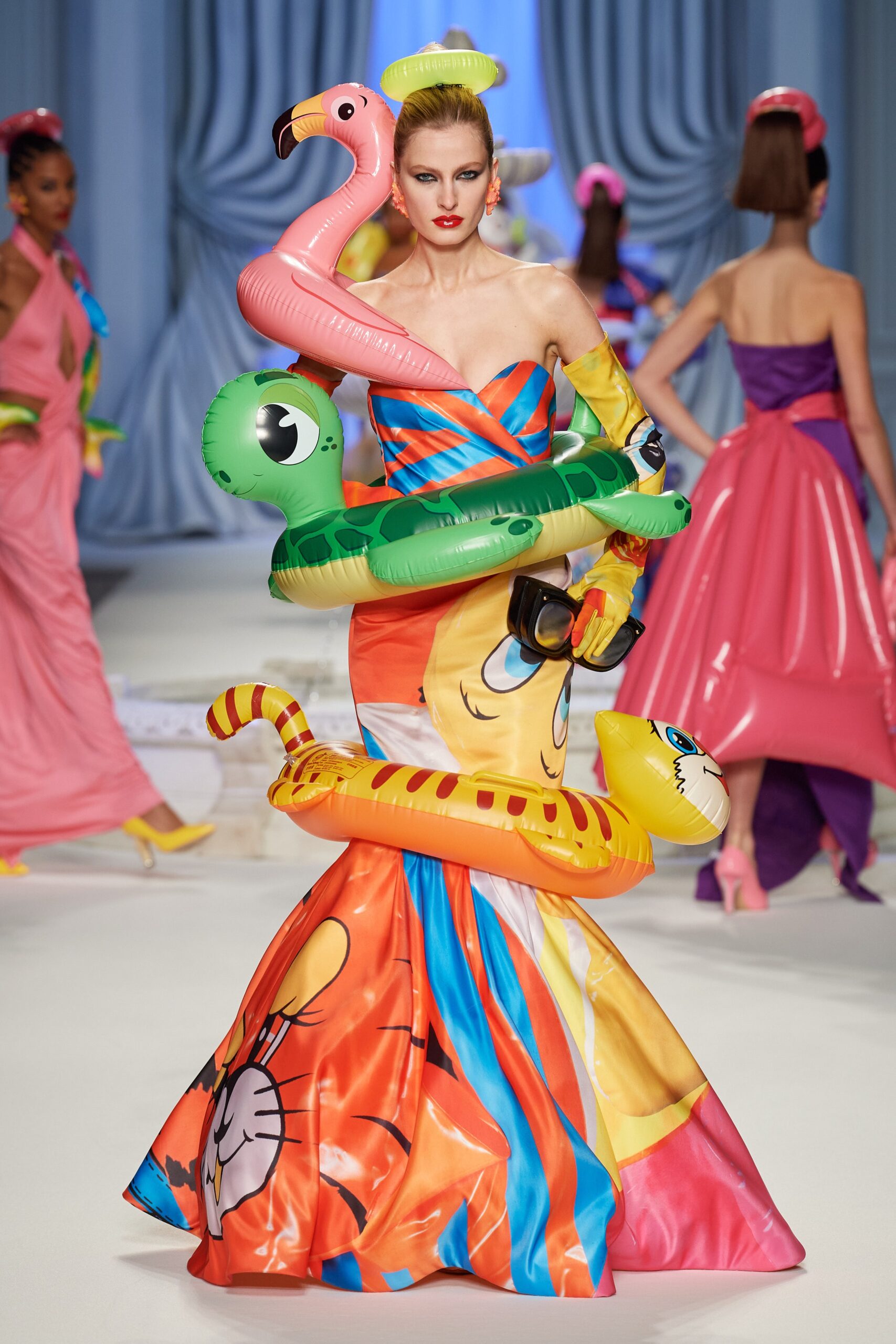 Moschino S/S 23 Look 61