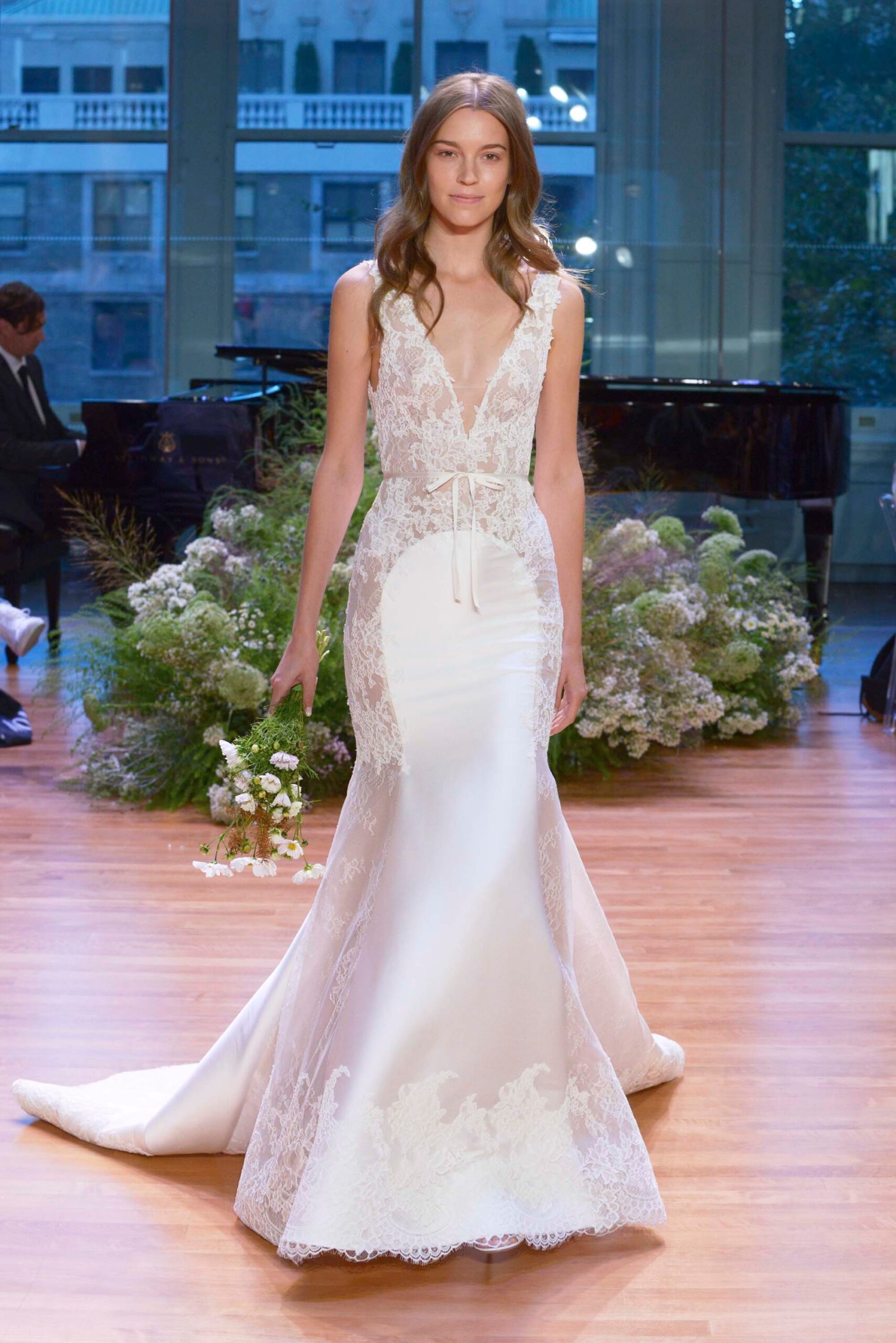 Monique Lhuillier F/W 17 Bridal Look 2