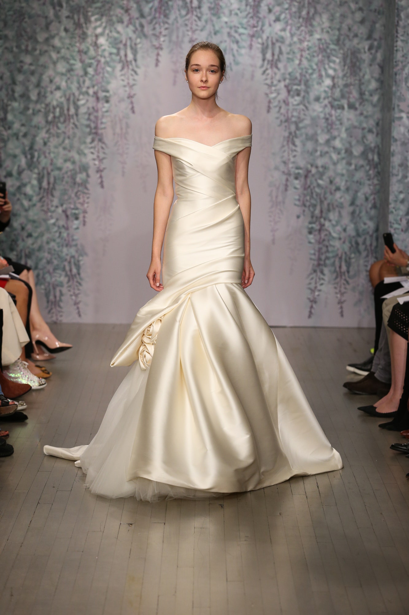 Monique Lhuillier F/W 16 Bridal Look 6