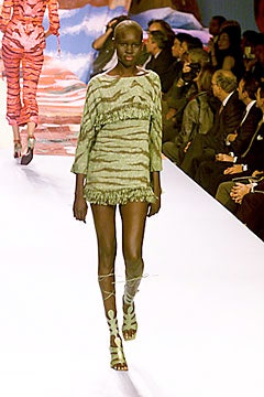 Moschino S/S 00 Look 64