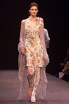 Moschino F/W 01 Look 13