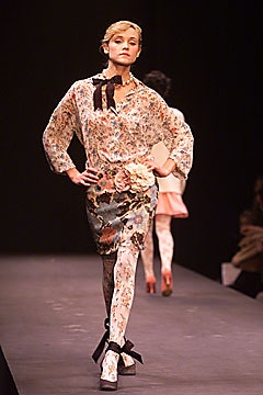 Moschino F/W 01 Look 17
