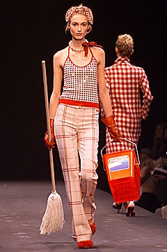 Moschino F/W 01 Look 23