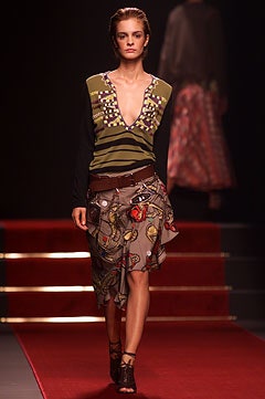 Moschino S/S 02 Look 33