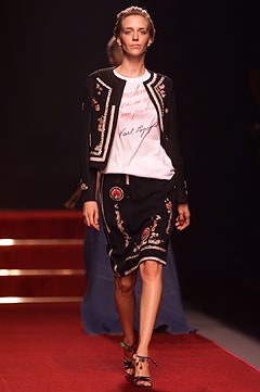 Moschino S/S 02 Look 38