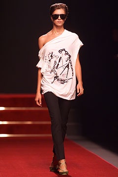 Moschino S/S 02 Look 40