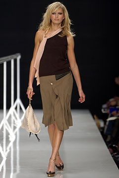 Moschino F/W 02 Look 39