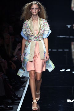 Moschino S/S 03 Look 23