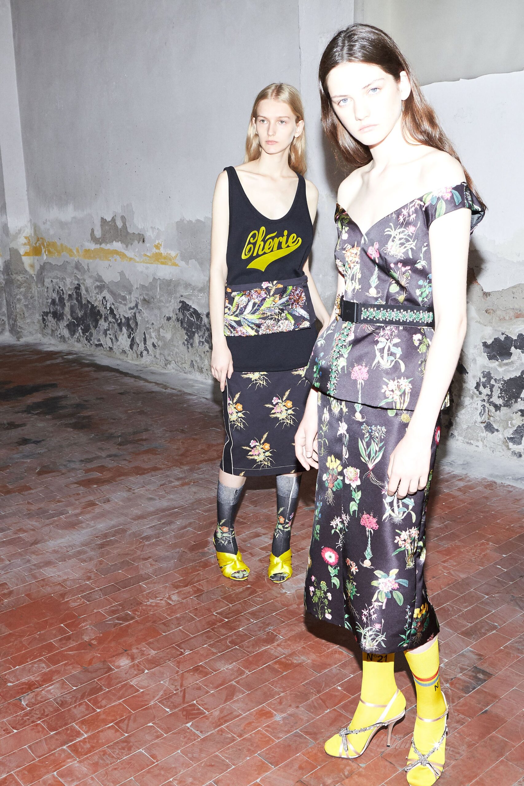 No. 21 Resort 18 Look 15