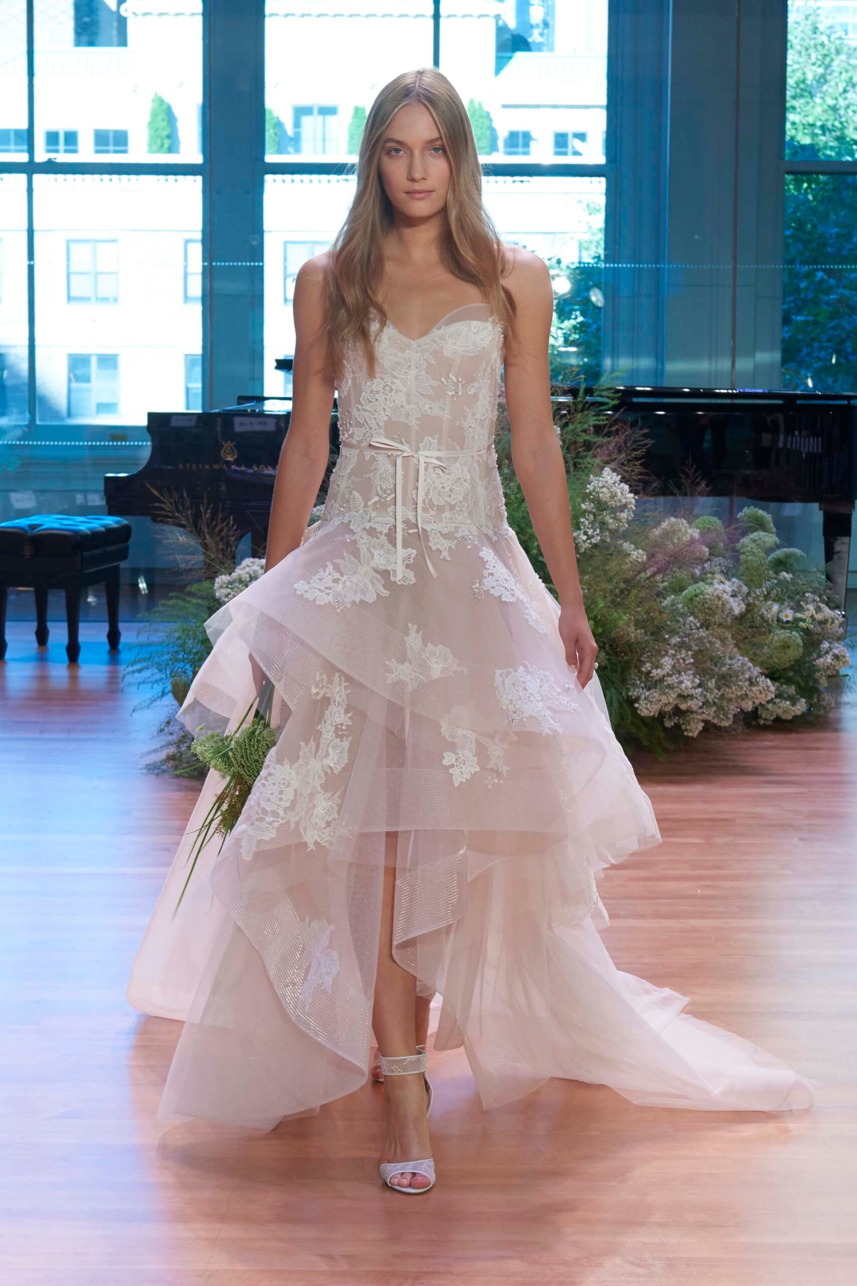 Monique Lhuillier F/W 17 Bridal Look 17