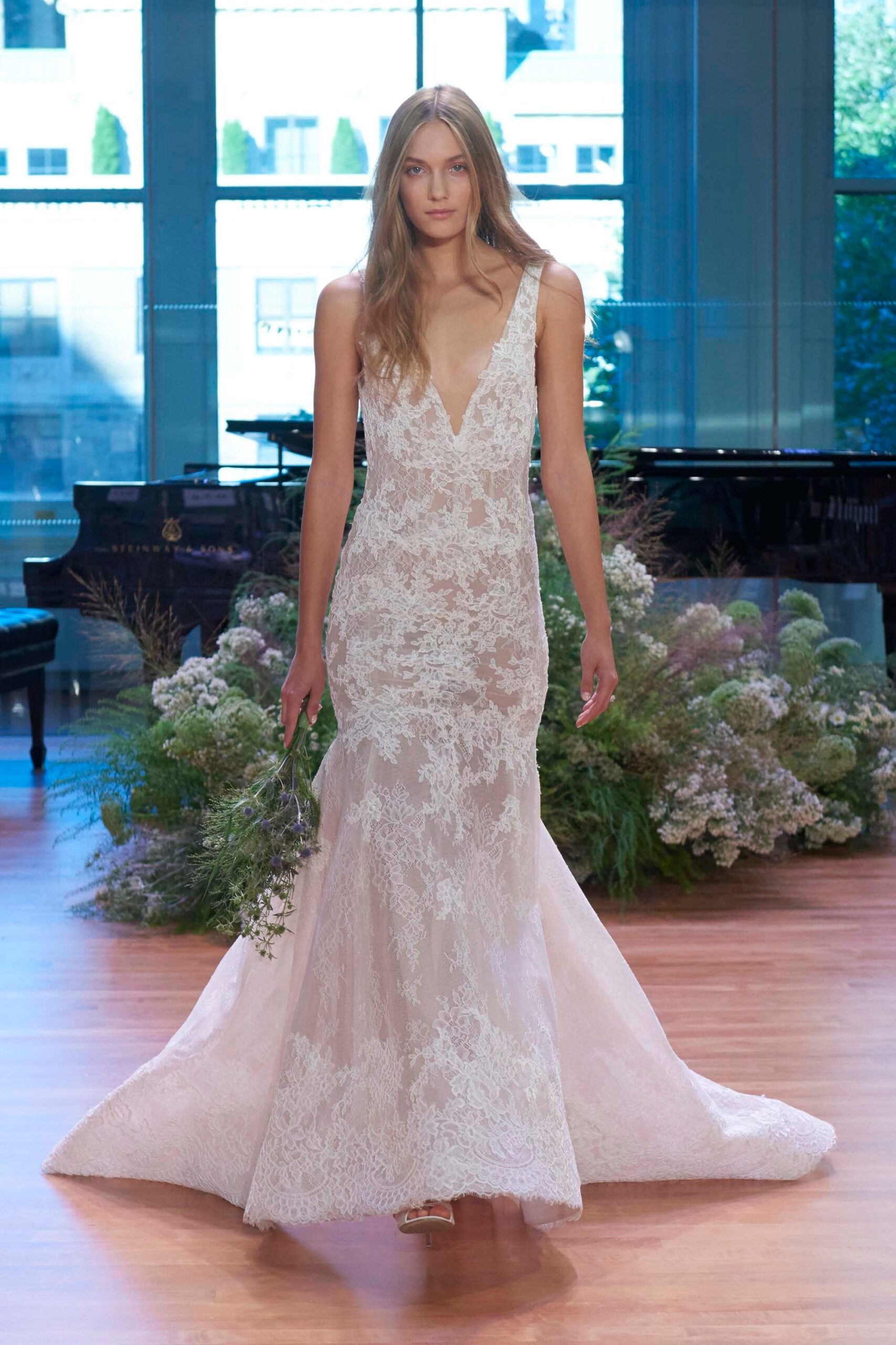 Monique Lhuillier F/W 17 Bridal Look 19