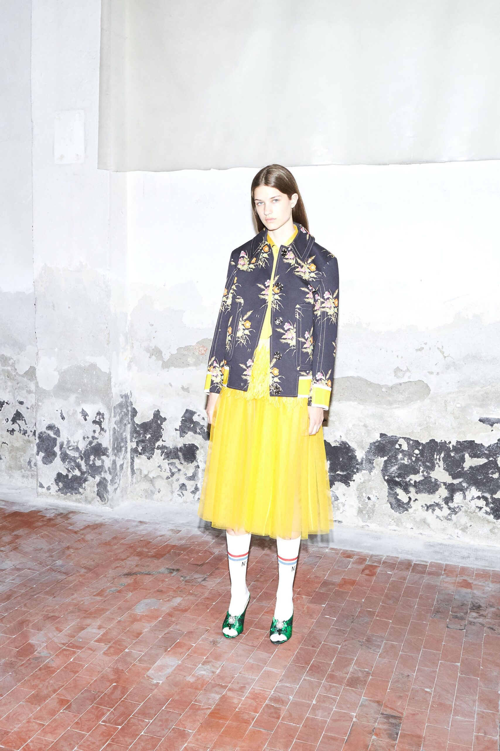 No. 21 Resort 18 Look 19