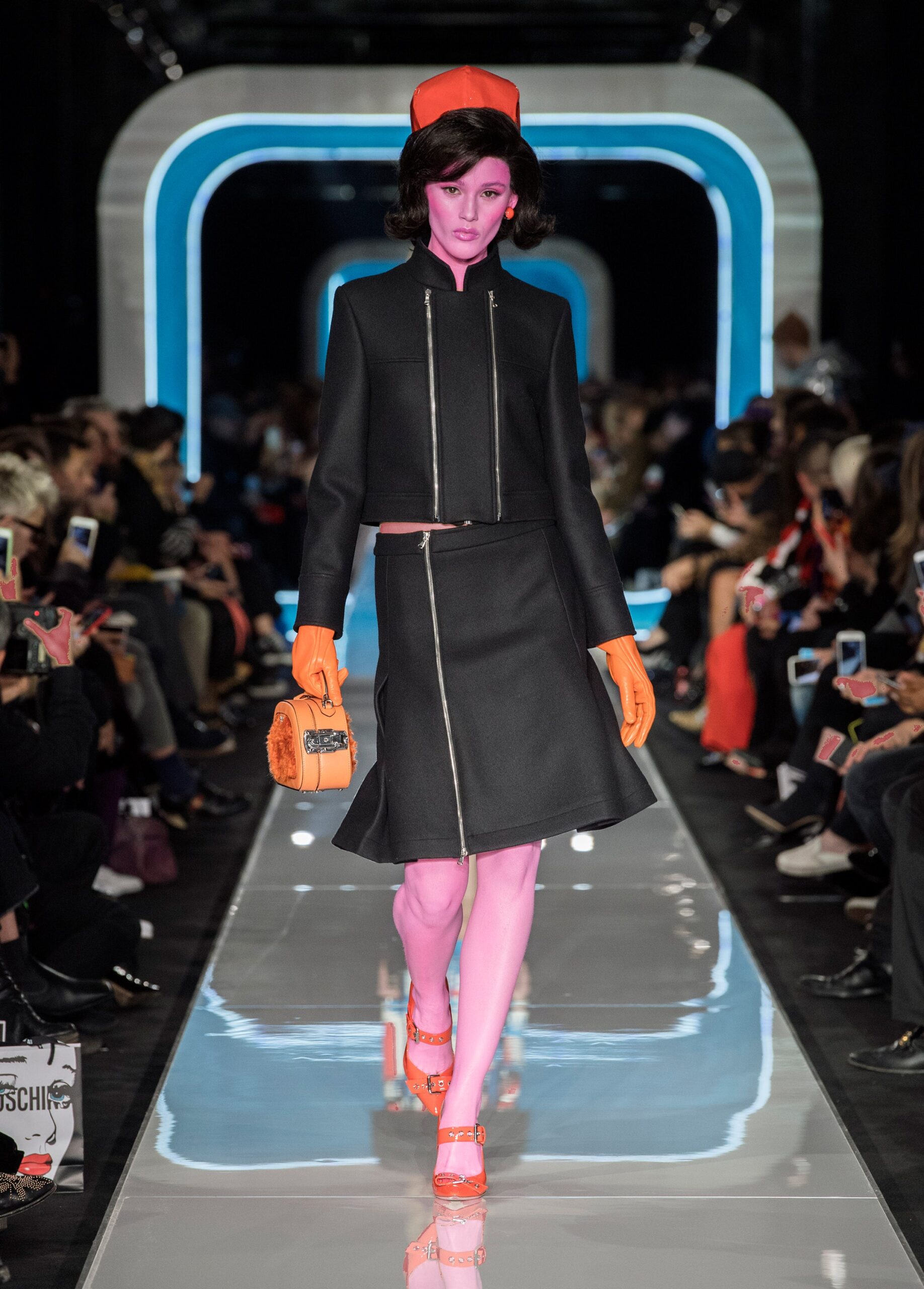 Moschino F/W 18 Look 60