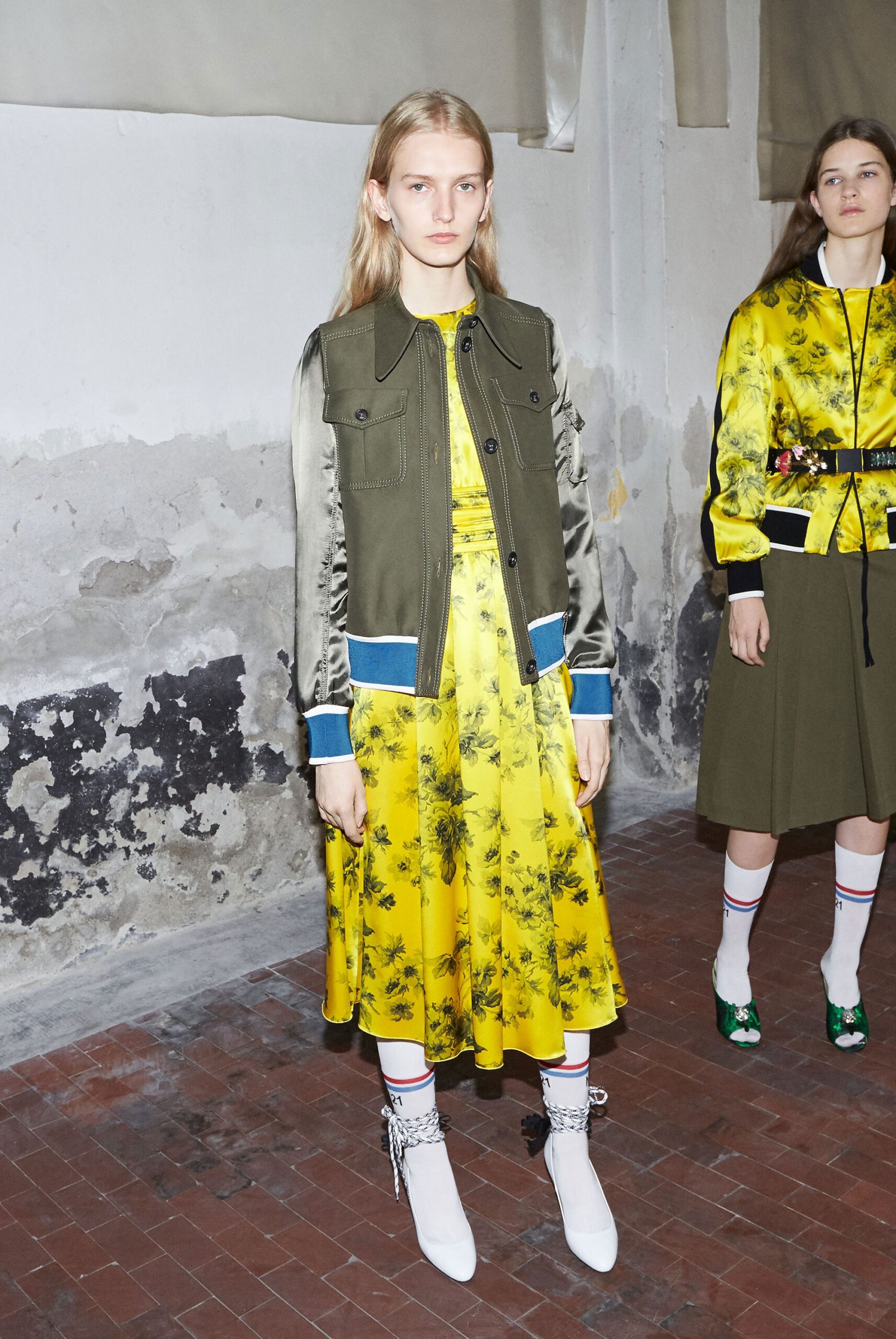 No. 21 Resort 18 Look 22