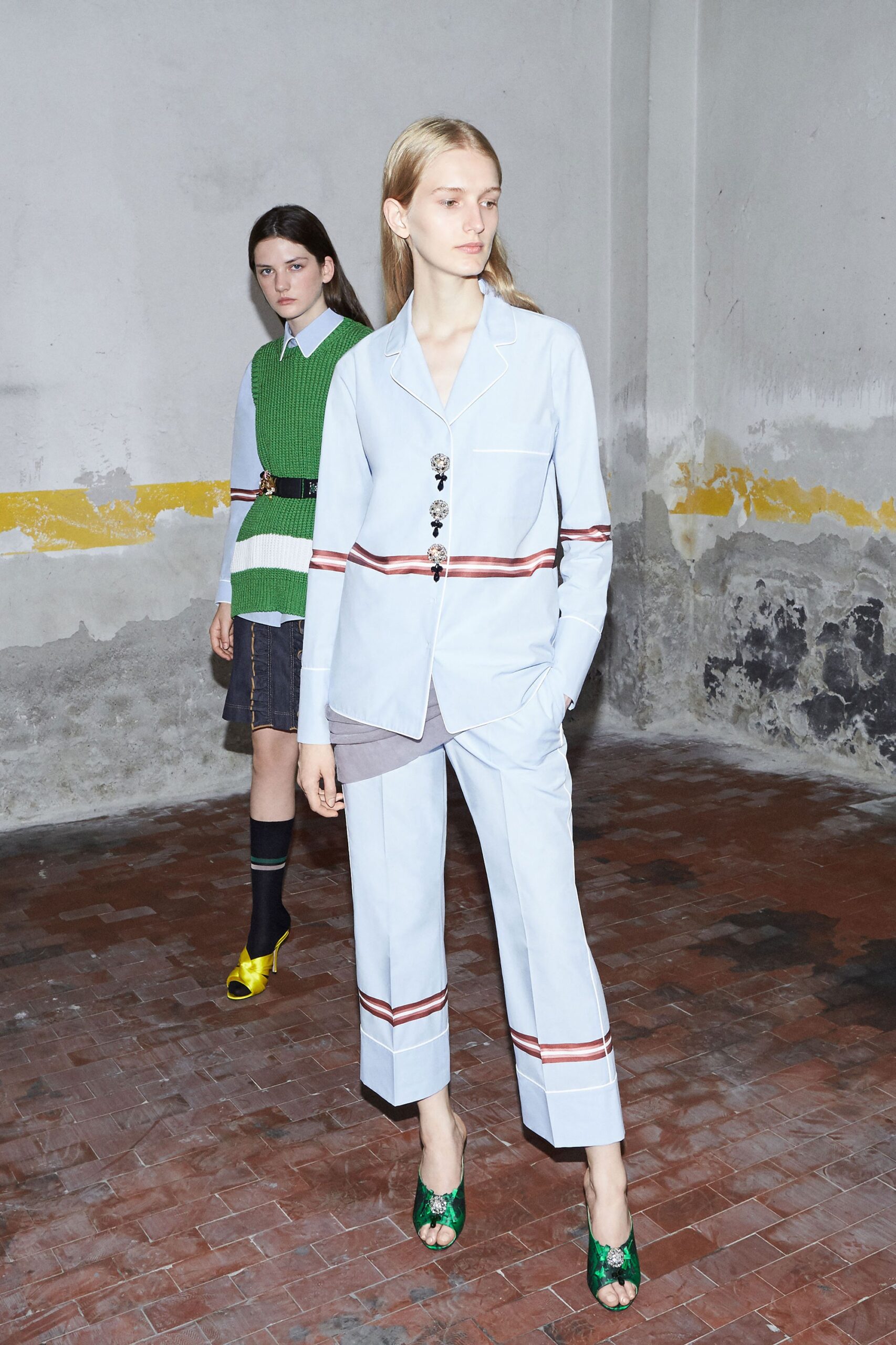 No. 21 Resort 18 Look 24