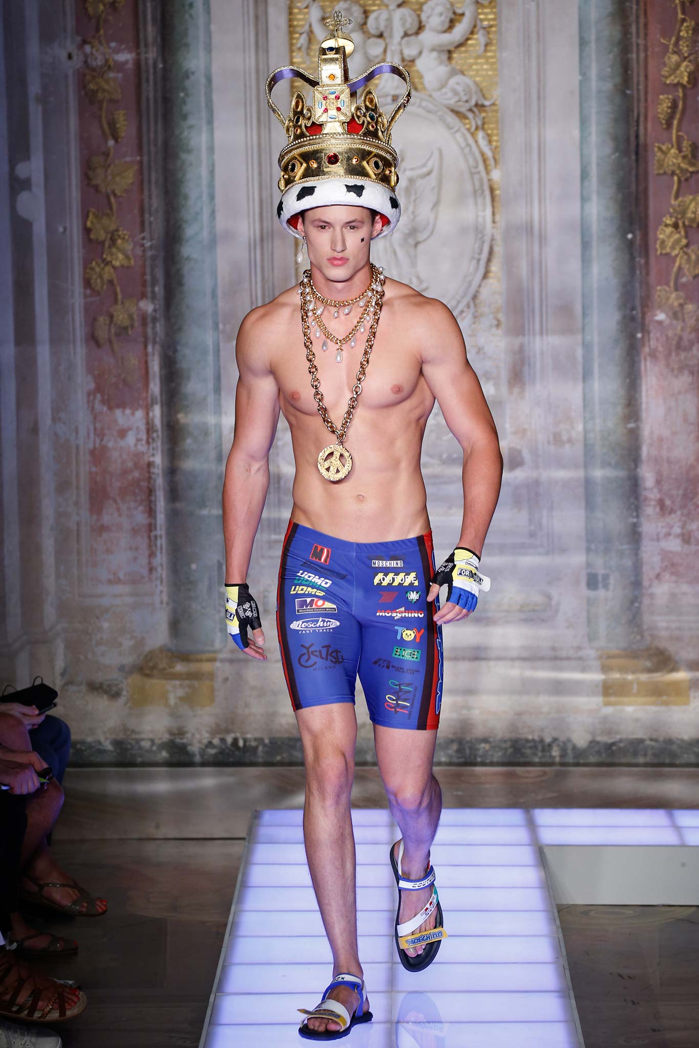 Moschino S/S 16 Menswear Look 2