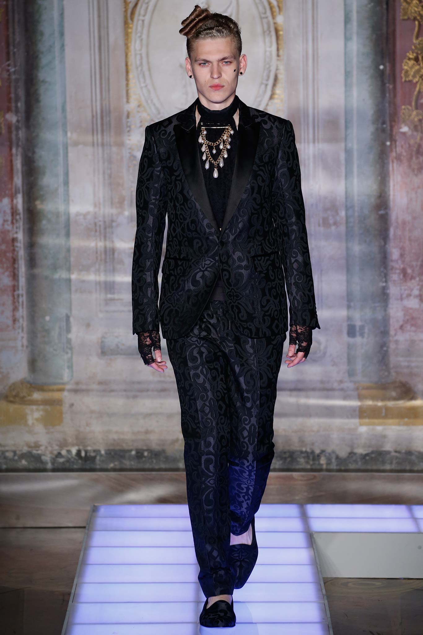 Moschino S/S 16 Menswear Look 4
