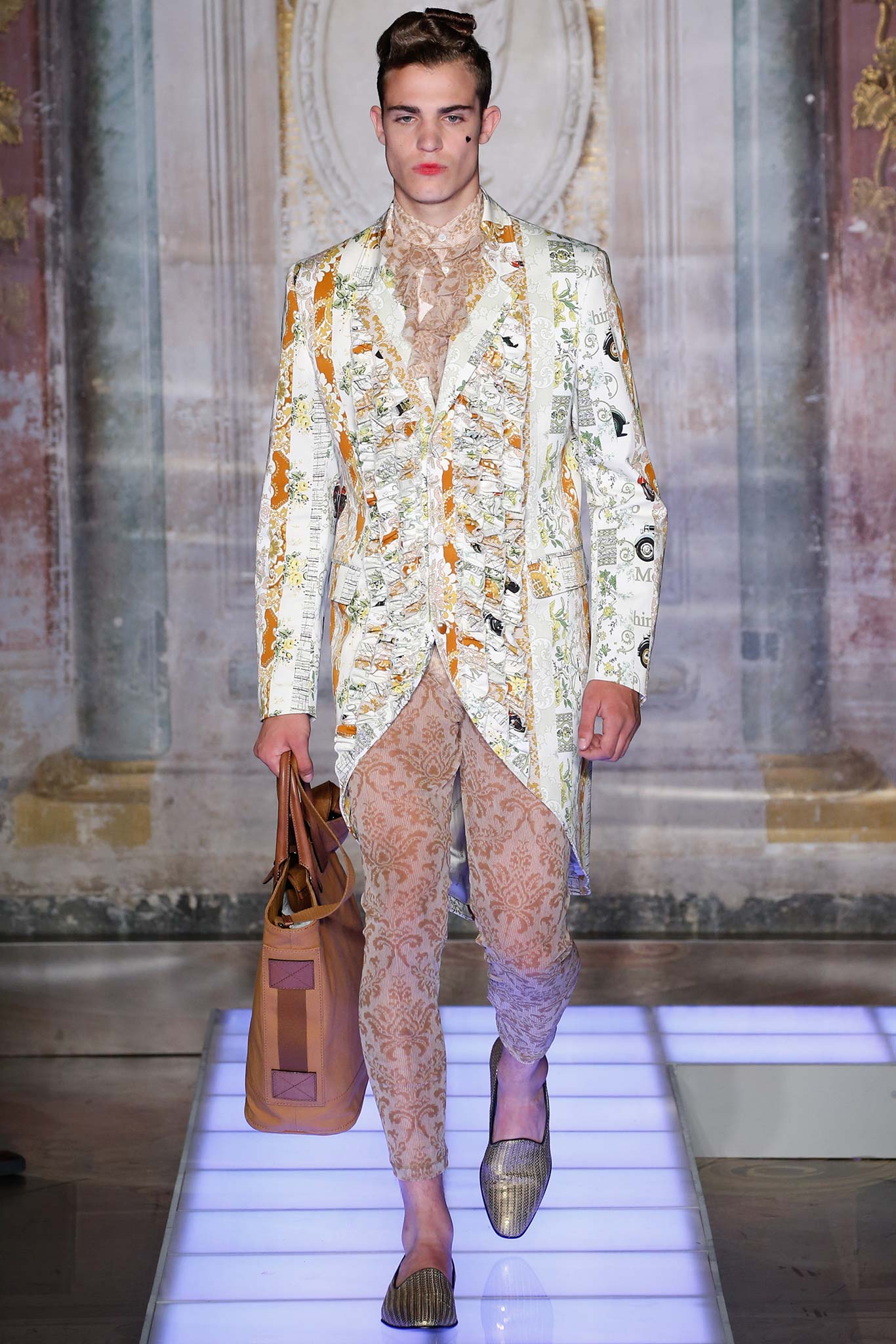 Moschino S/S 16 Menswear Look 9