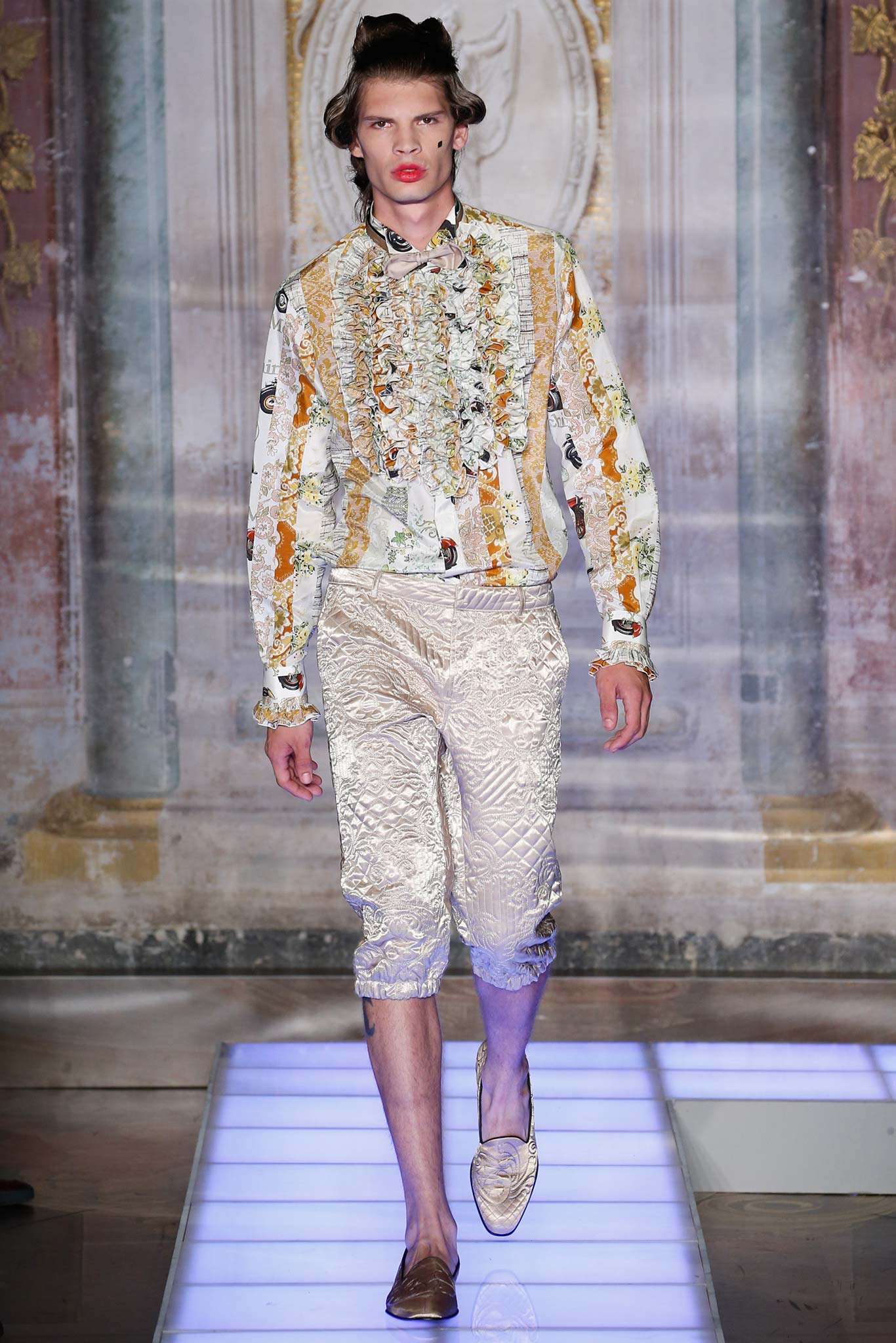 Moschino S/S 16 Menswear Look 11