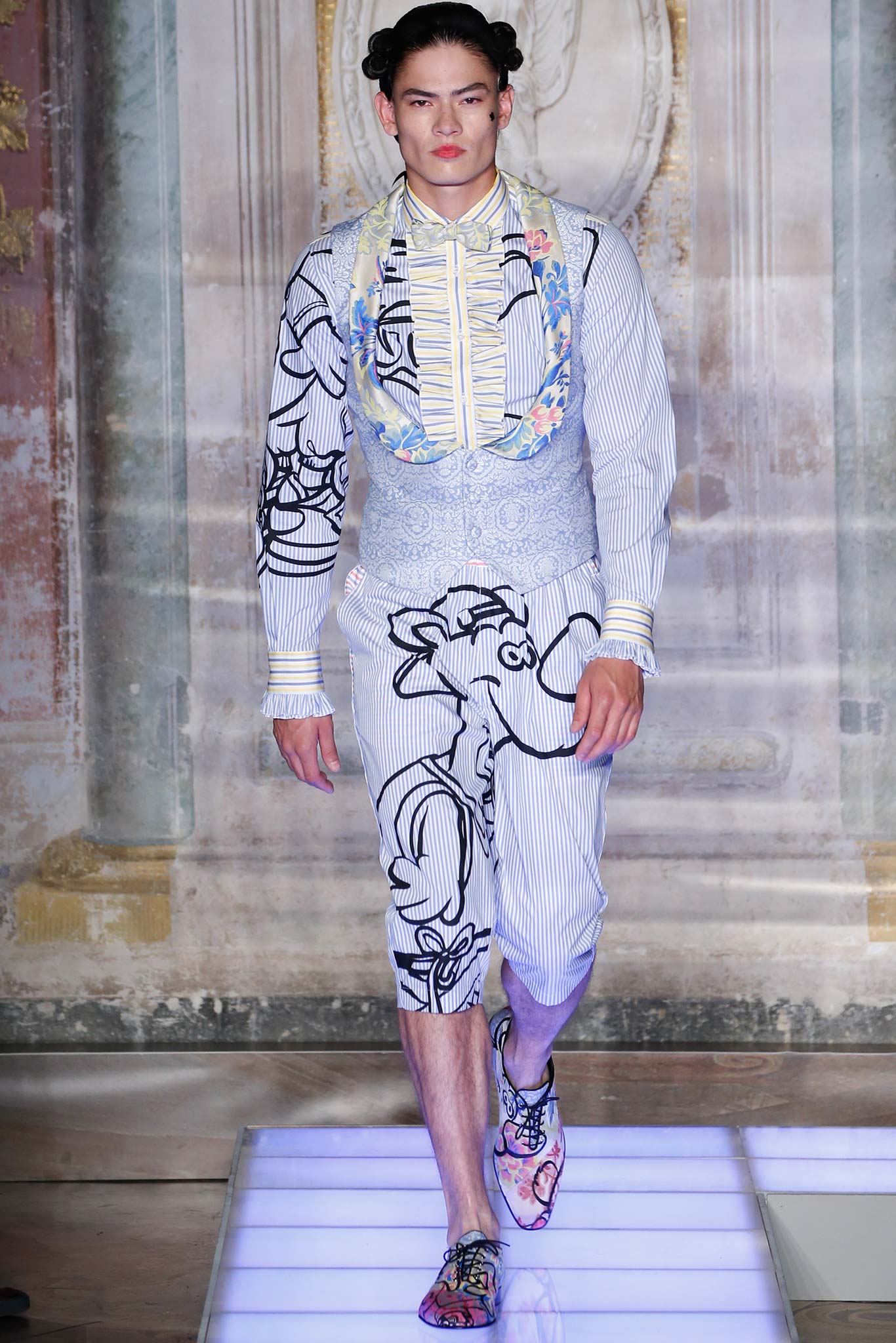 Moschino S/S 16 Menswear Look 13