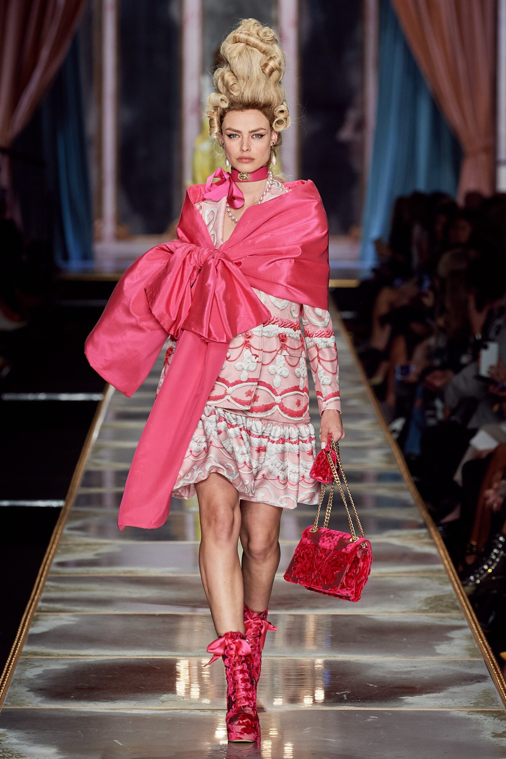 Moschino F/W 20 Look 3