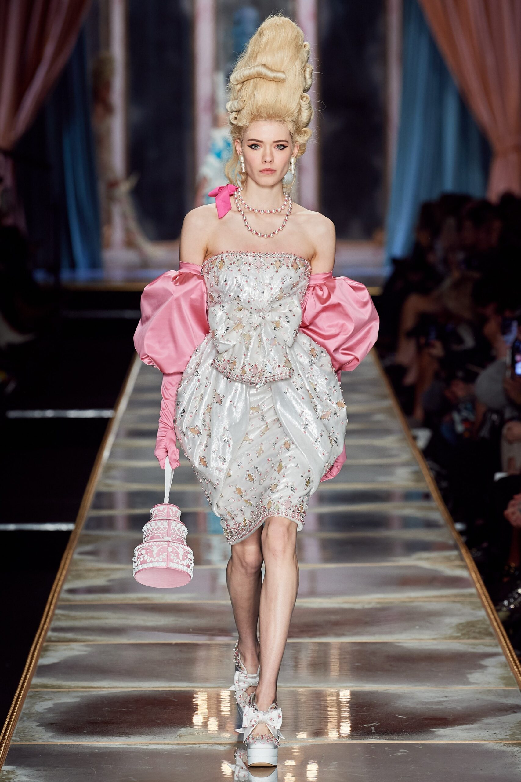 Moschino F/W 20 Look 5