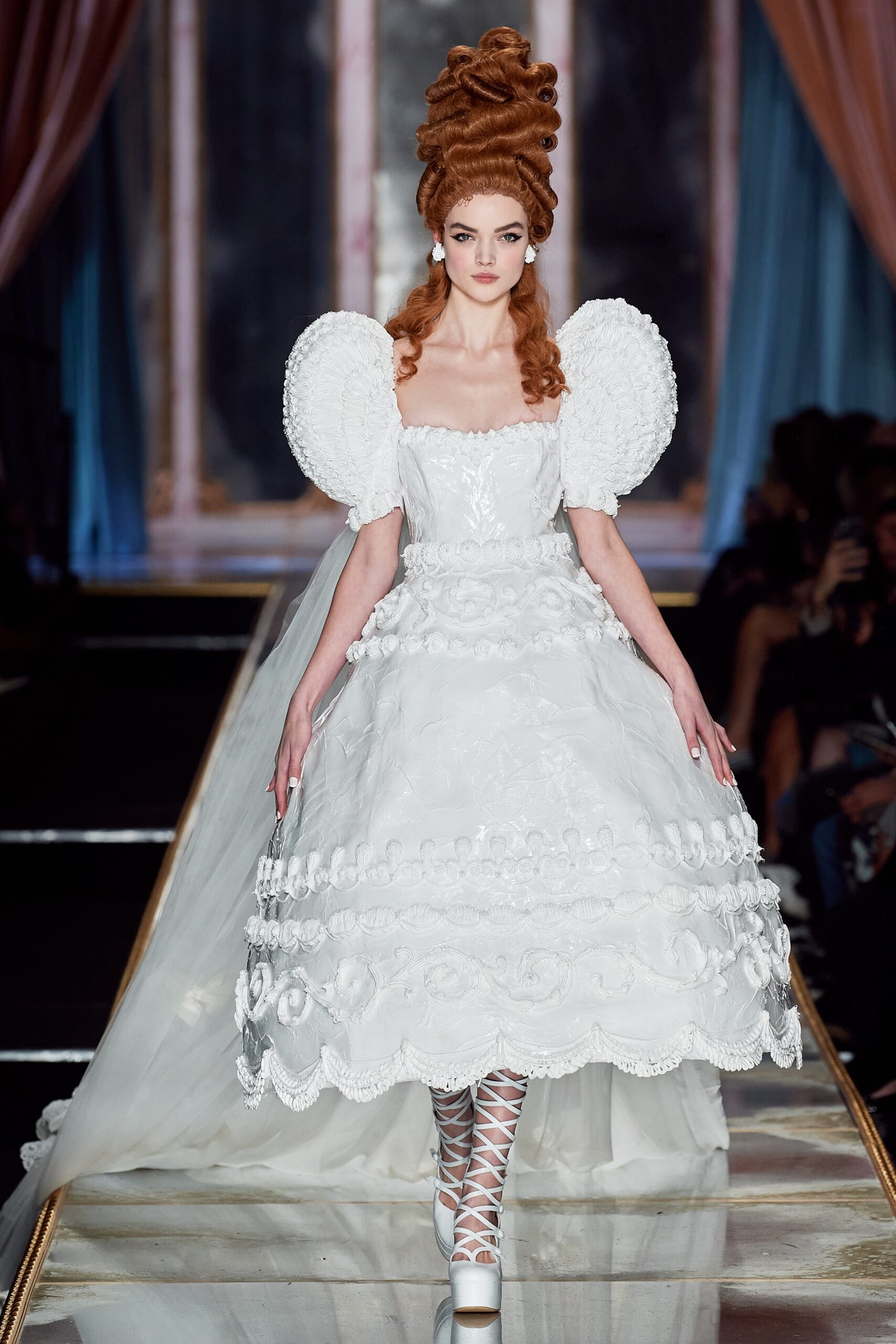 Moschino F/W 20 Look 11