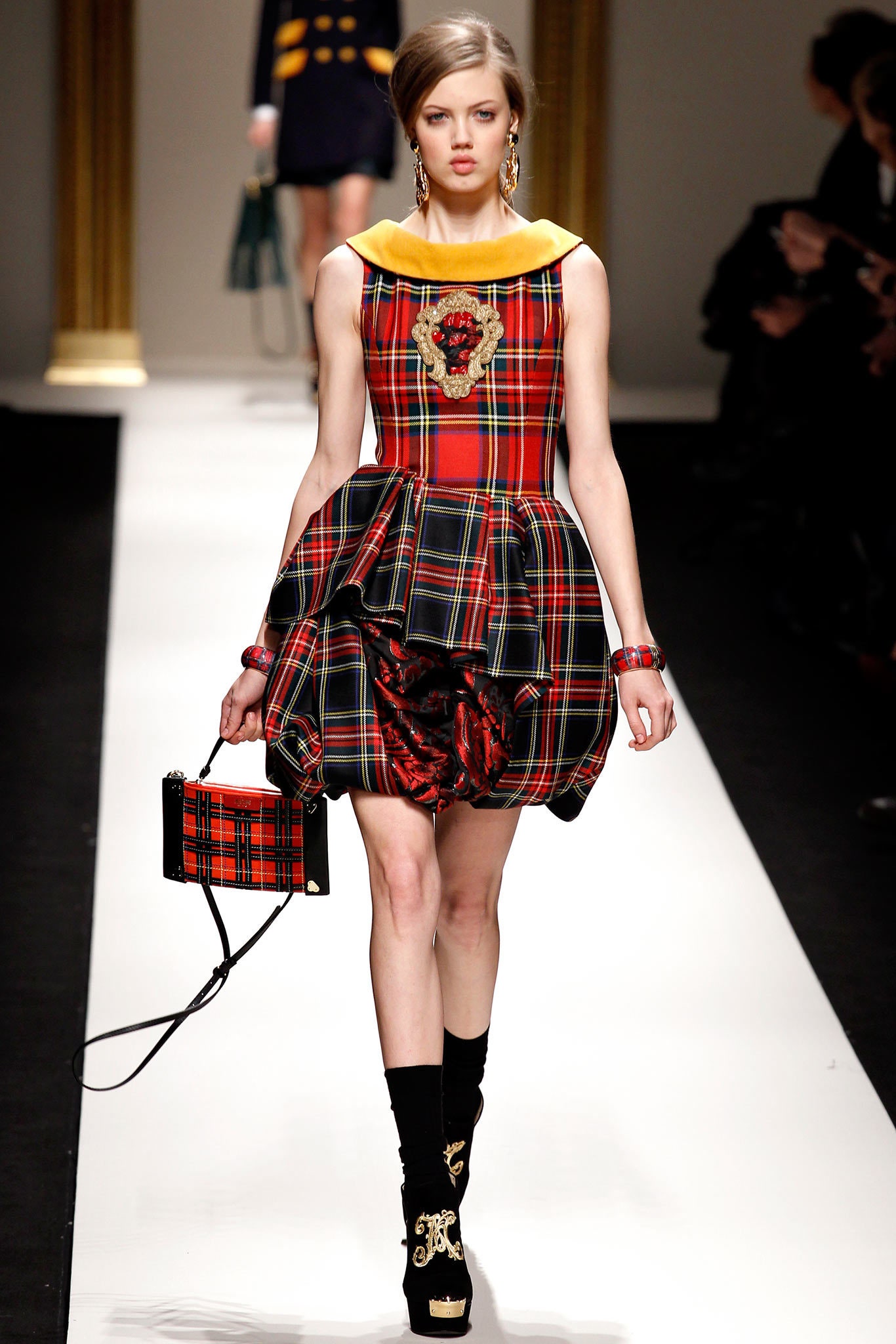 Moschino F/W 13 Look 6