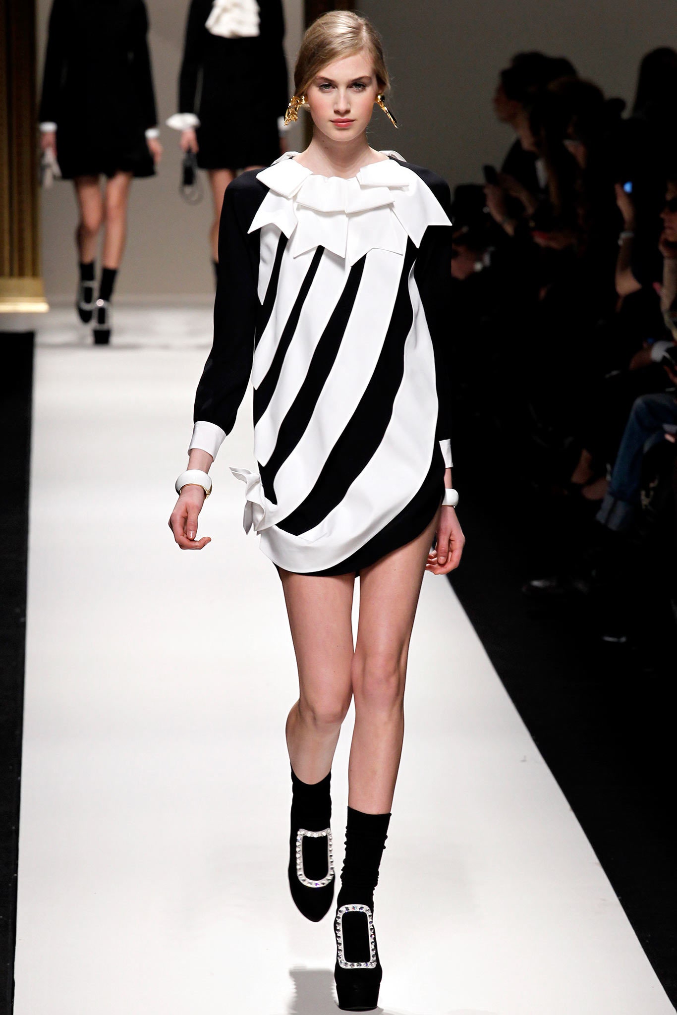 Moschino F/W 13 Look 29