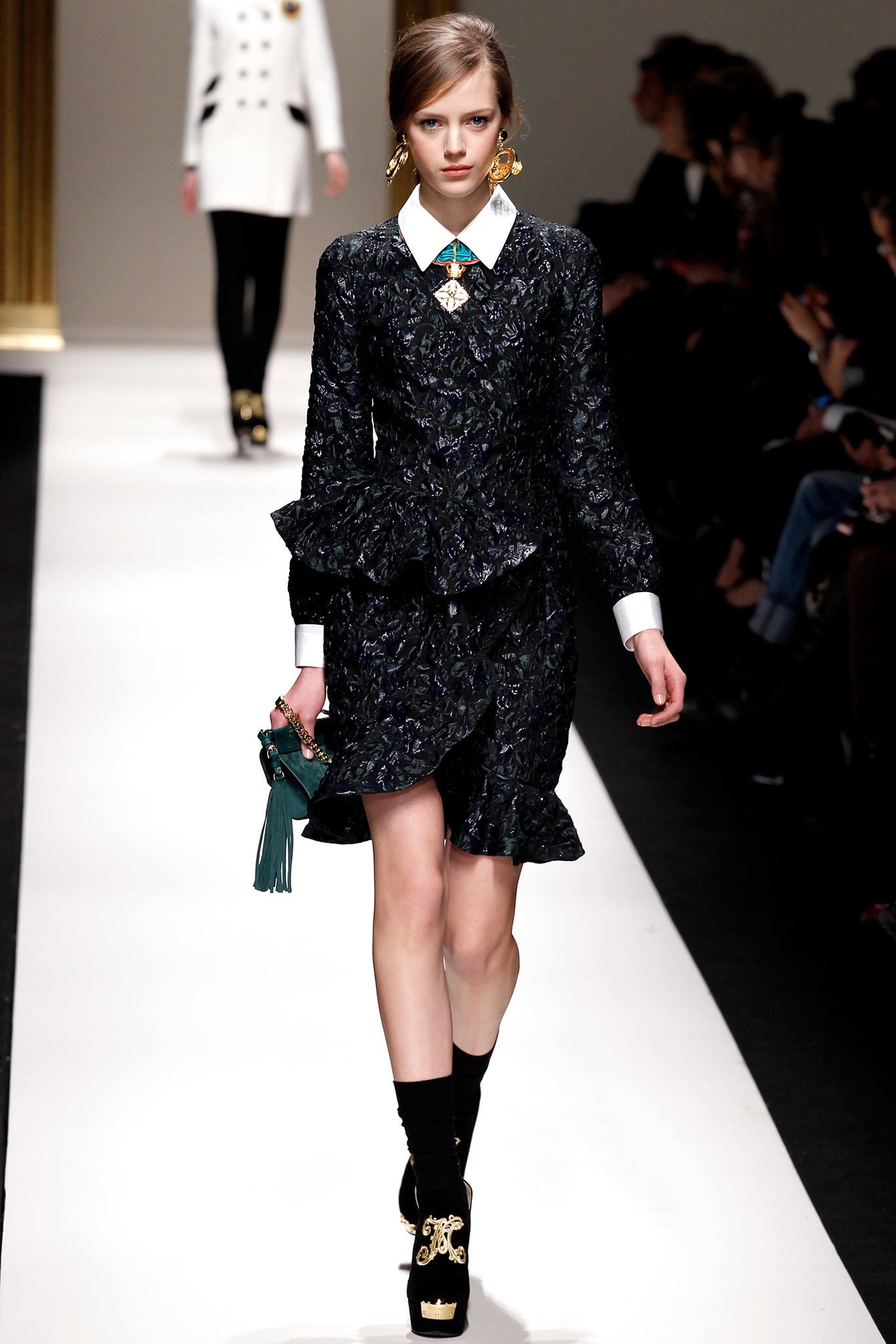 Moschino F/W 13 Look 32