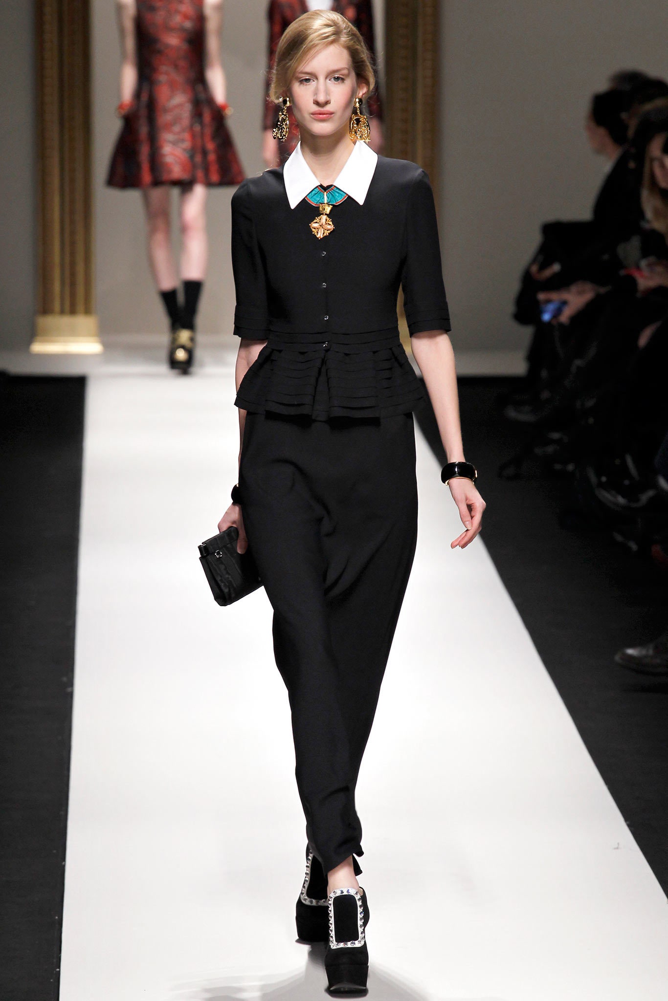 Moschino F/W 13 Look 34