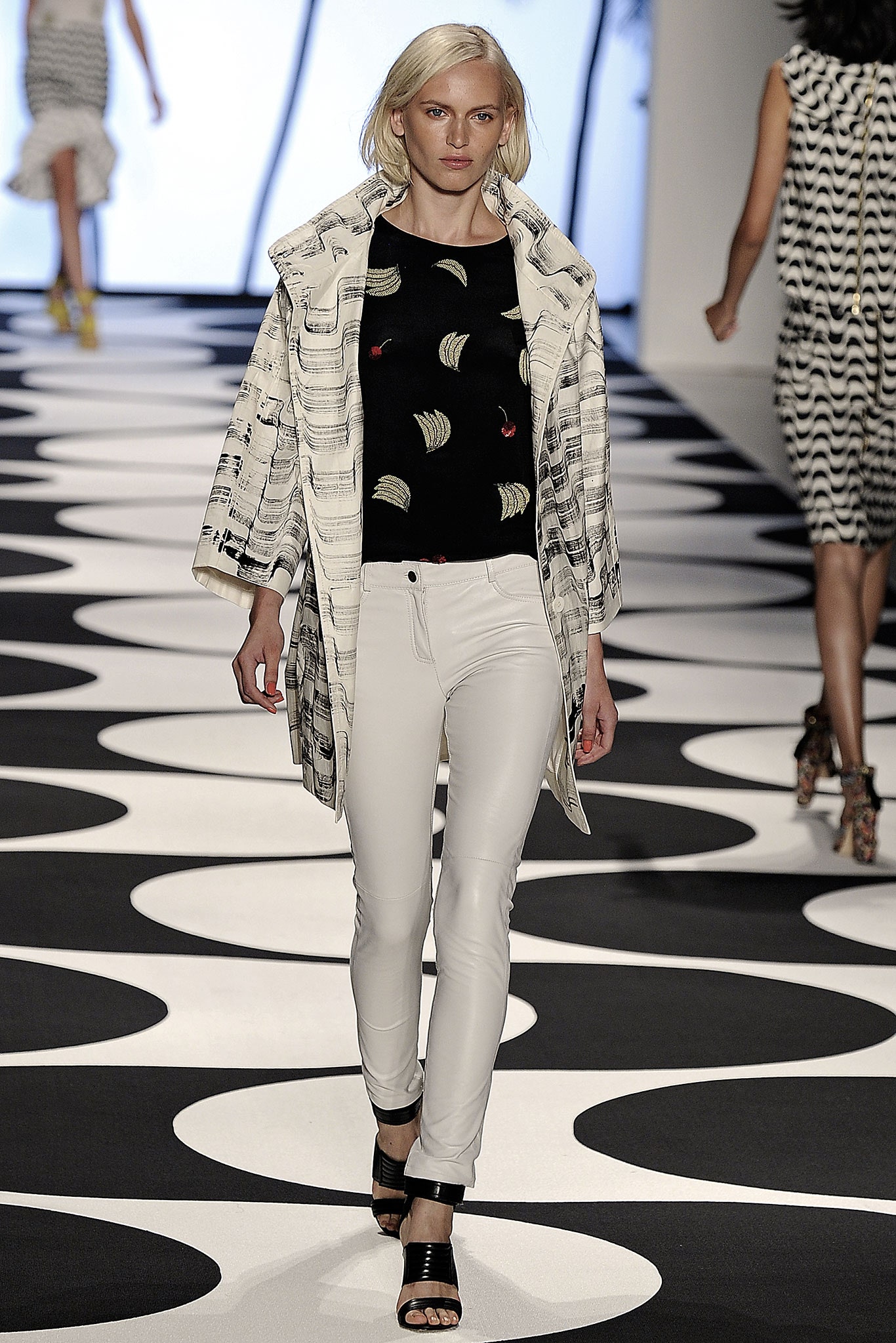 Nicole Miller S/S 15 Look 33