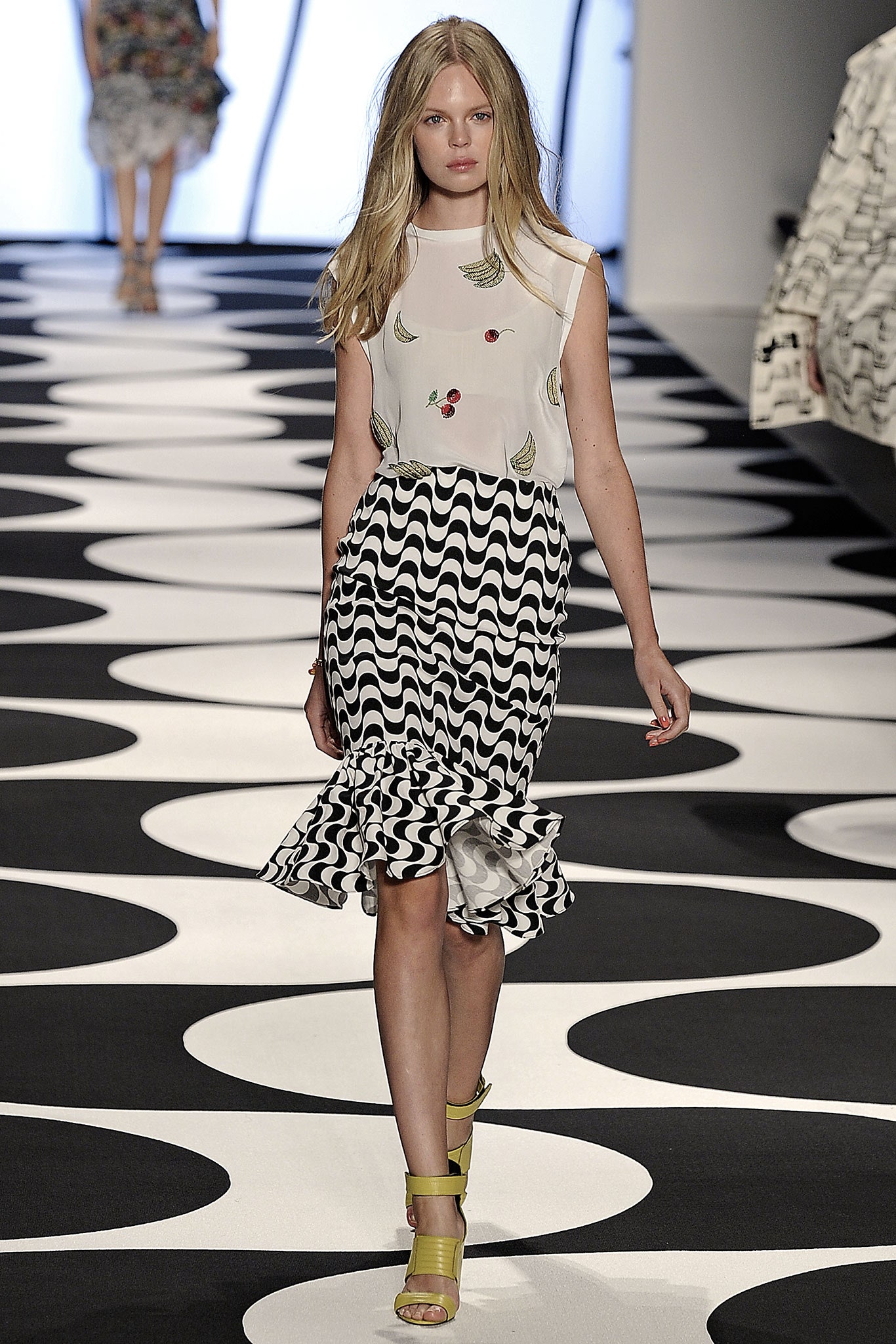 Nicole Miller S/S 15 Look 34