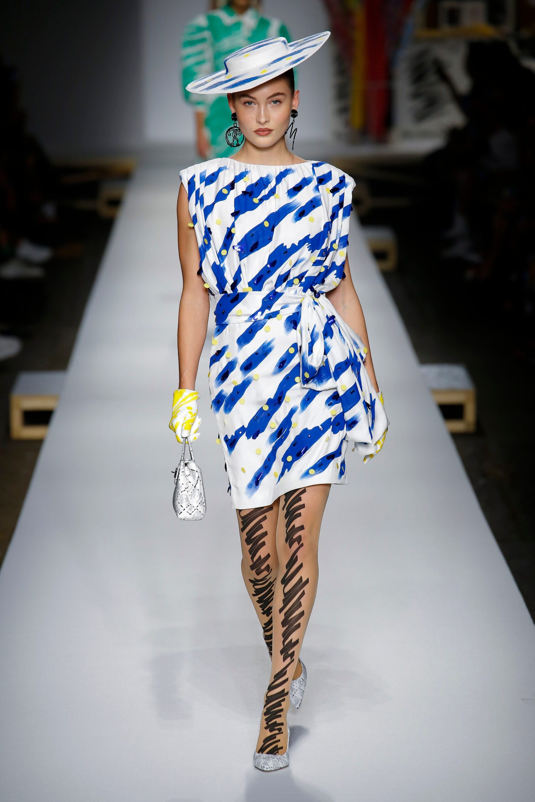 Moschino S/S 19 Look 3