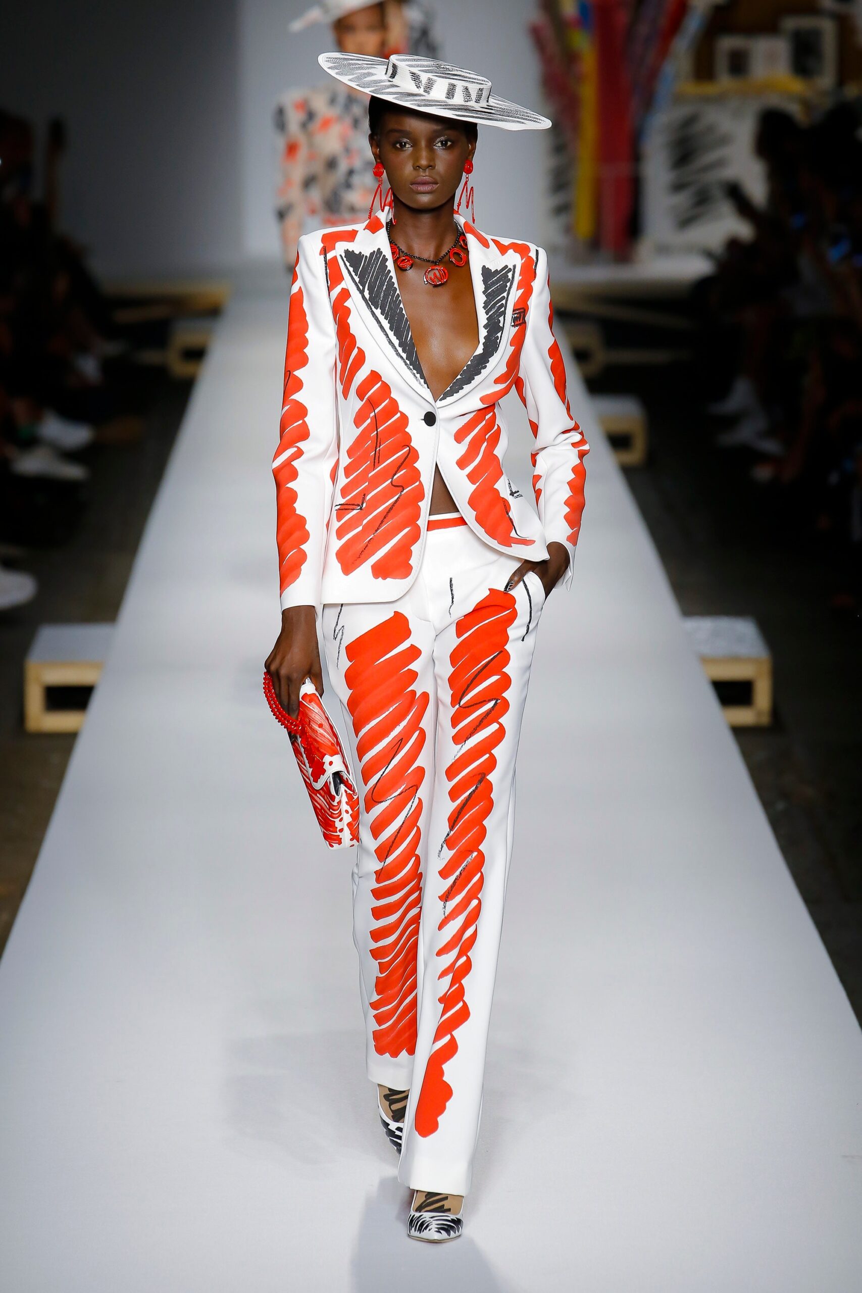 Moschino S/S 19 Look 4