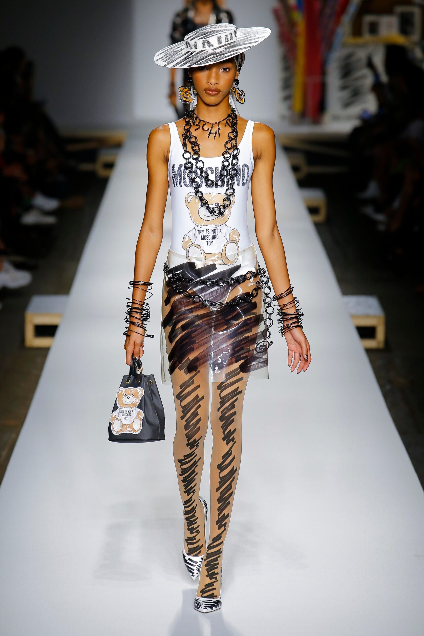 Moschino S/S 19 Look 5