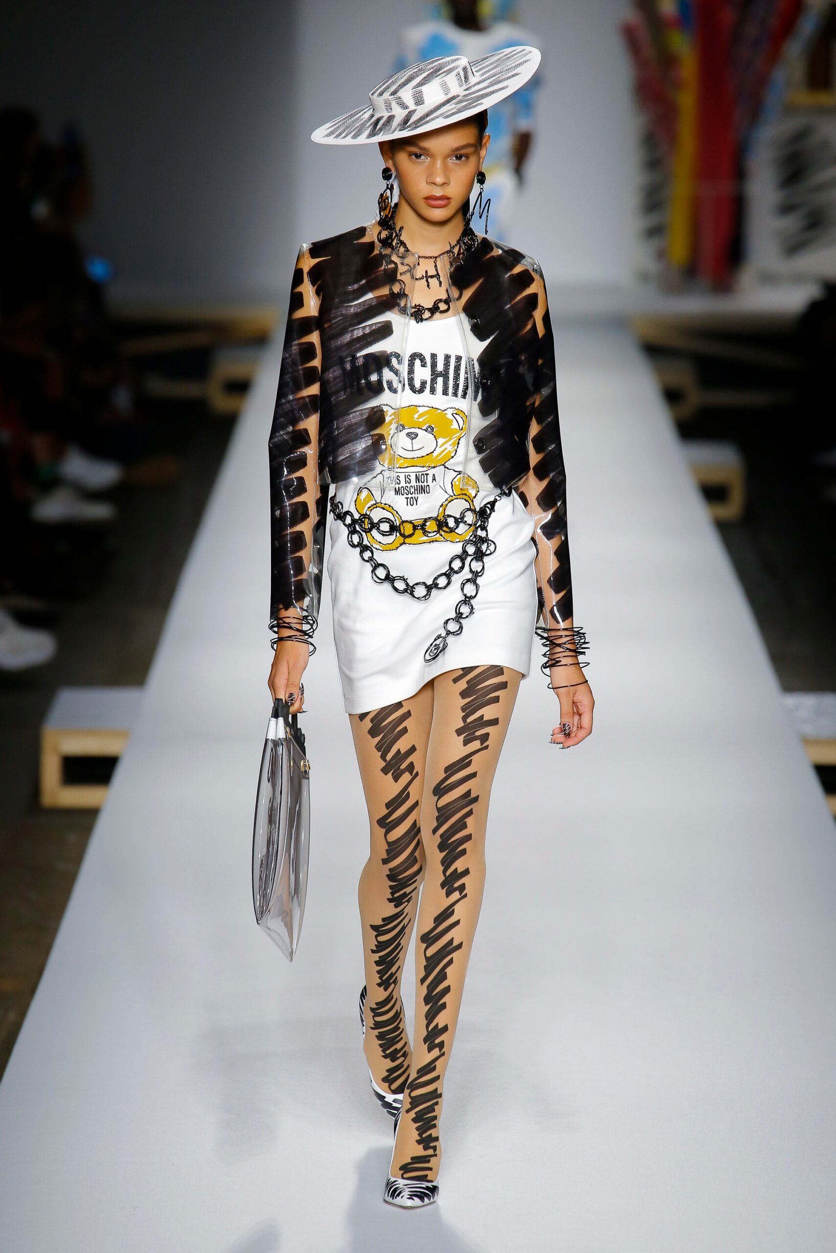 Moschino S/S 19 Look 6