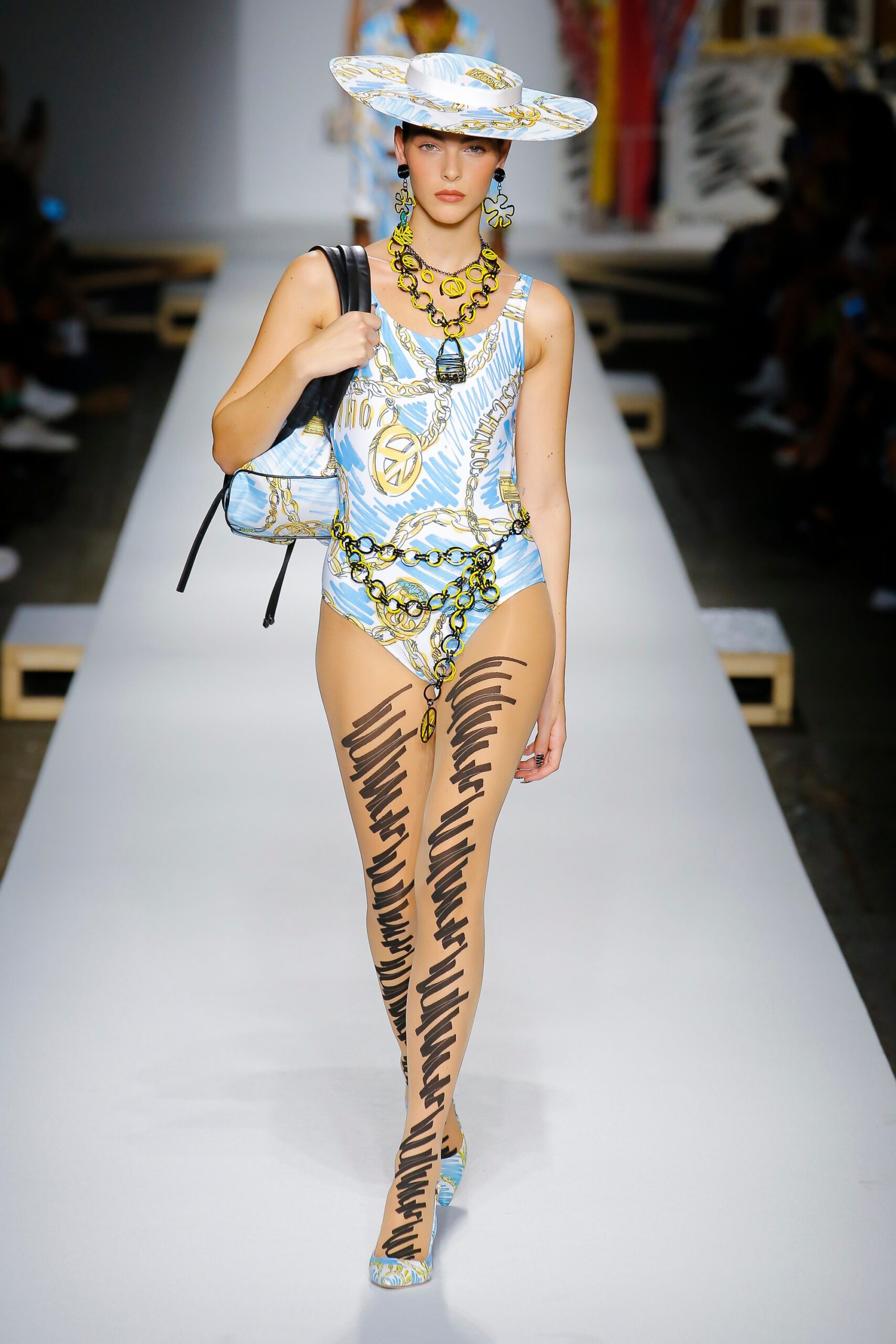 Moschino S/S 19 Look 7