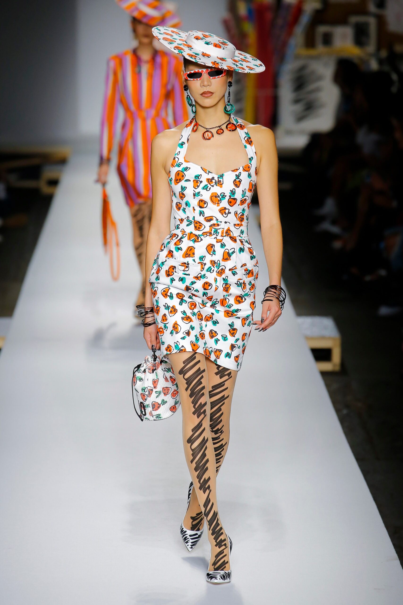 Moschino S/S 19 Look 8